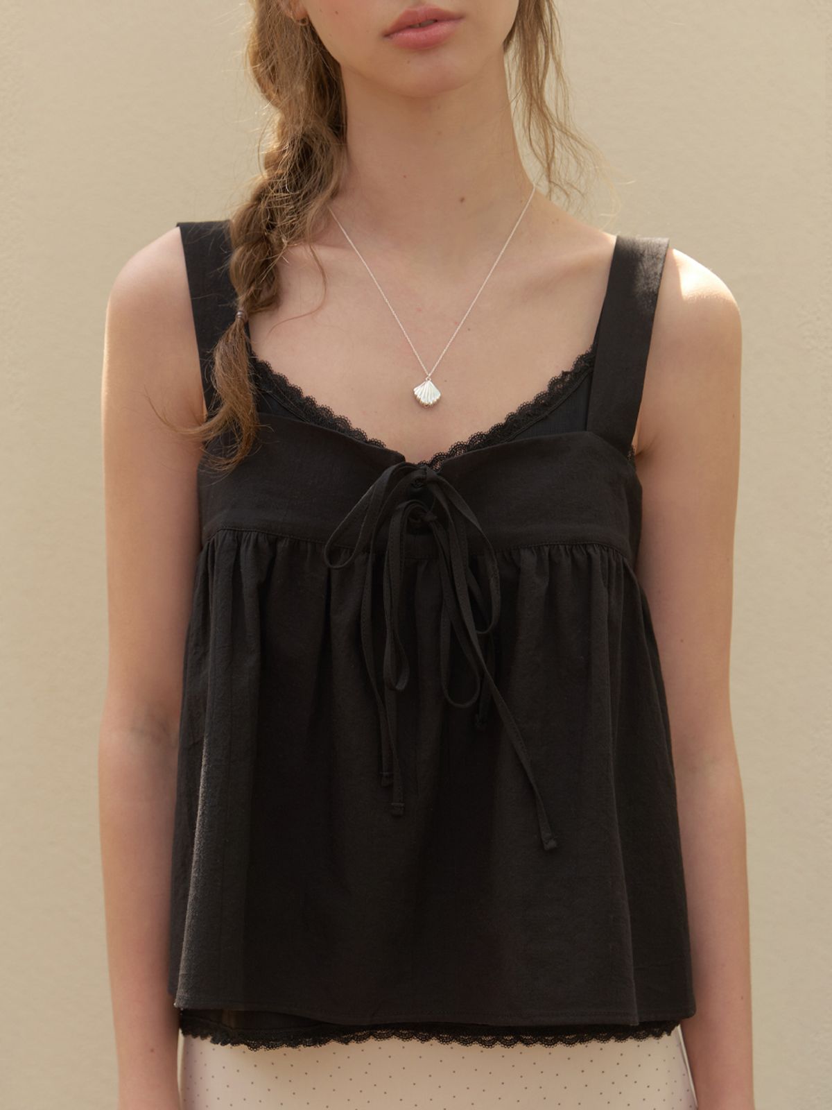 리엘(RE L) [3rd] Rati strap sleeveless blouse (black)