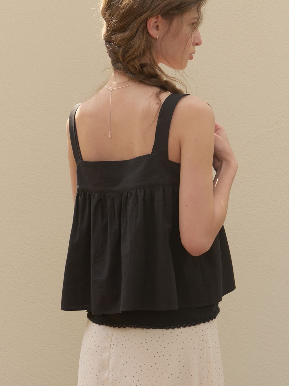 리엘(RE L) [3rd] Rati strap sleeveless blouse (black)