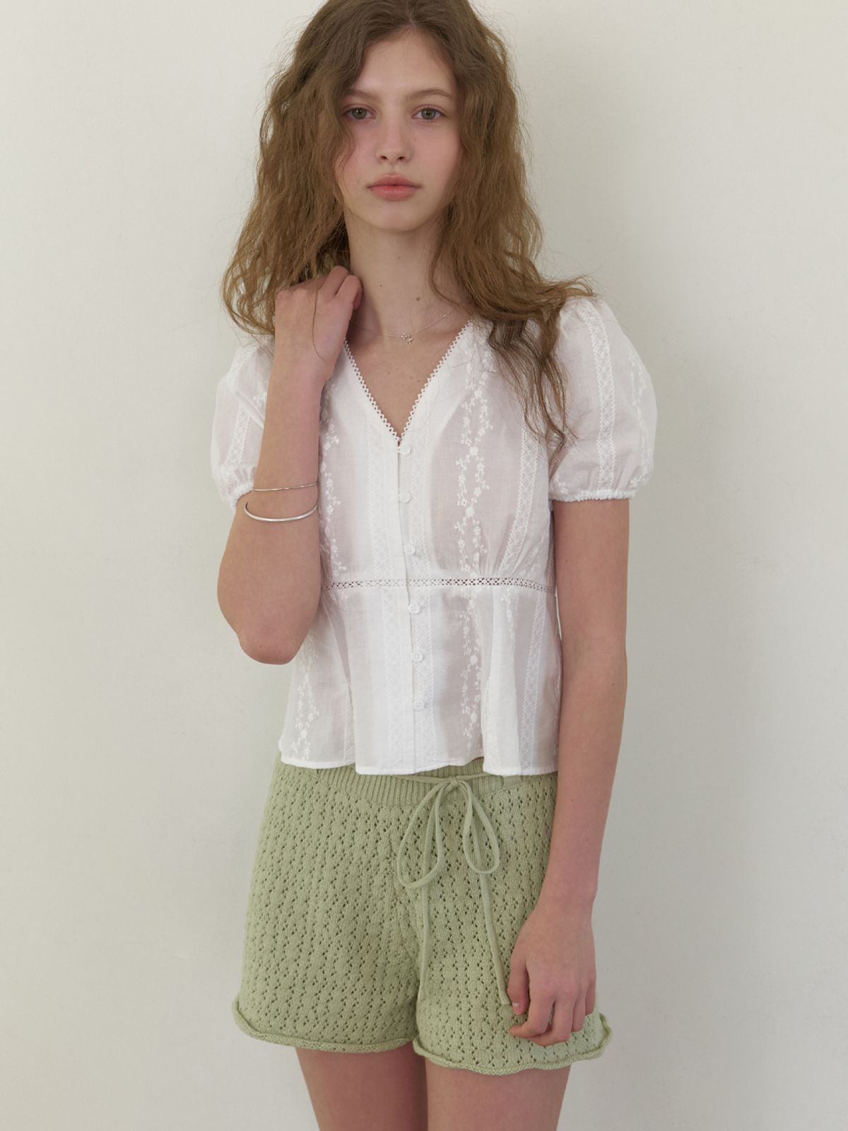 리엘(RE L) [4th] Feria cotton v blouse (white)