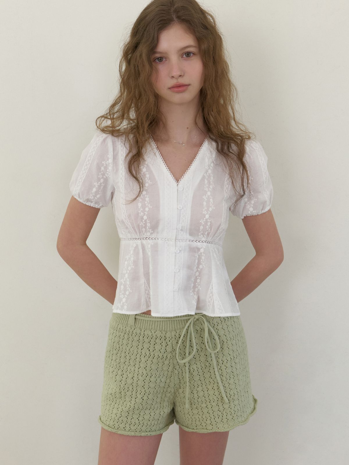 리엘(RE L) [4th] Feria cotton v blouse (white)