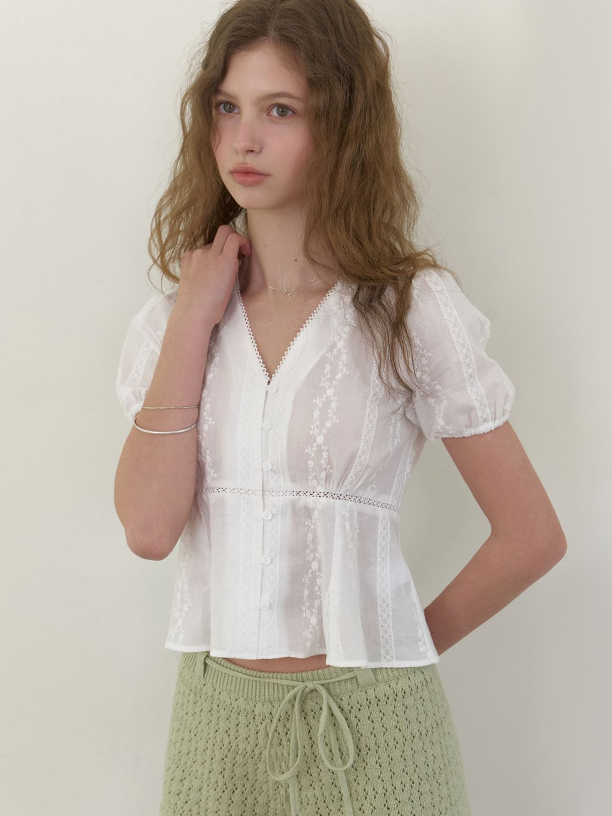 리엘(RE L) [4th] Feria cotton v blouse (white)