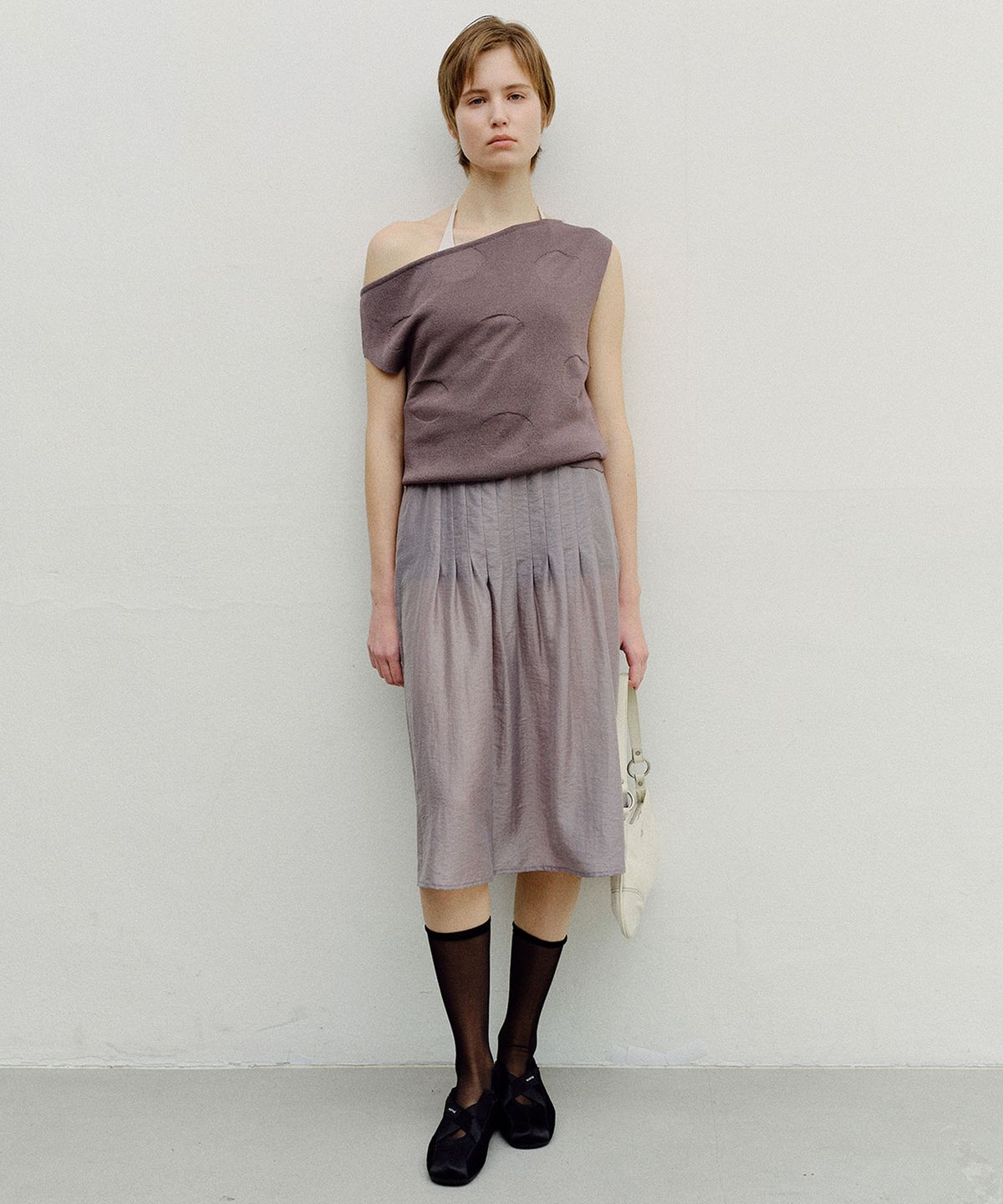 엔오르(EN OR) DOT ONE SHOULDER SLEEVELESS KNIT - PALE GREY