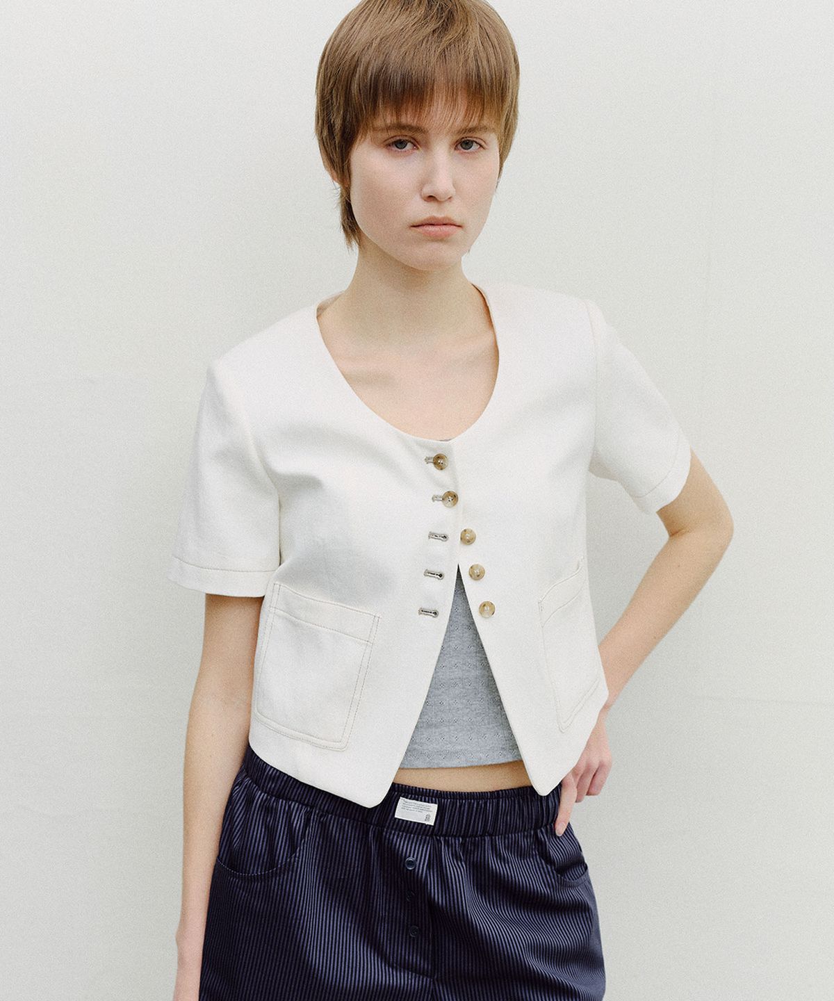 엔오르(EN OR) SCOOP NECK CROPPED JACKET - IVORY