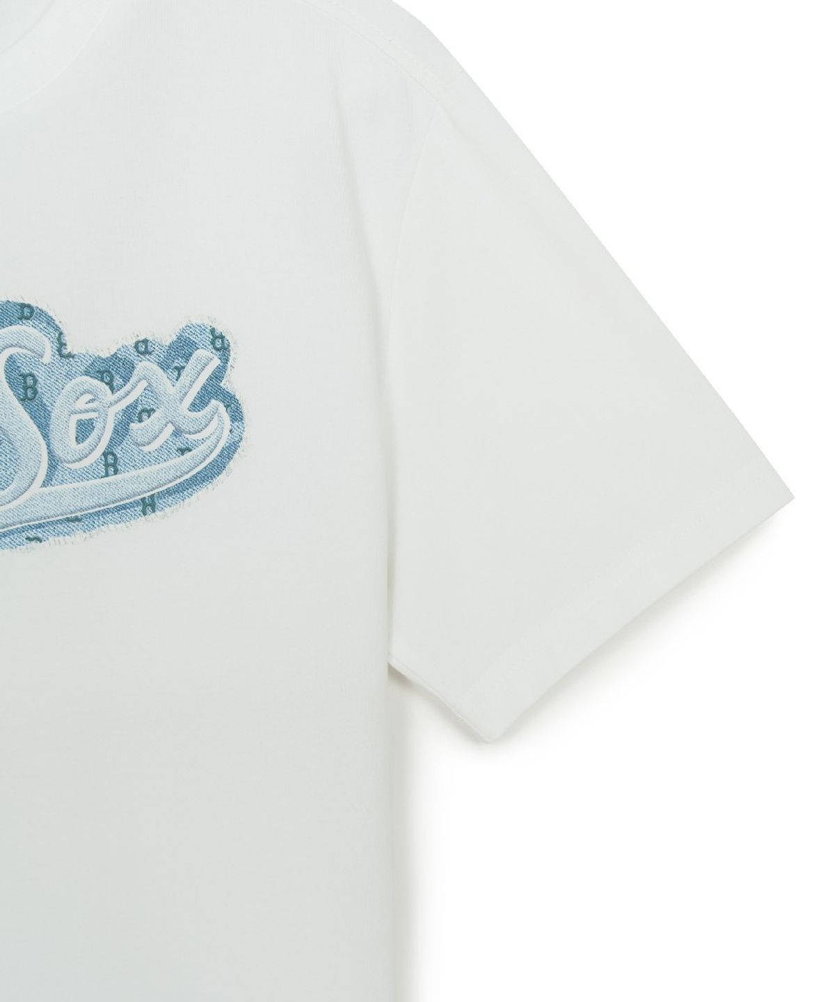 엠엘비 키즈(MLB KIDS) 스트릿 모노그램 데님 컬시브 티셔츠 BOS (White)