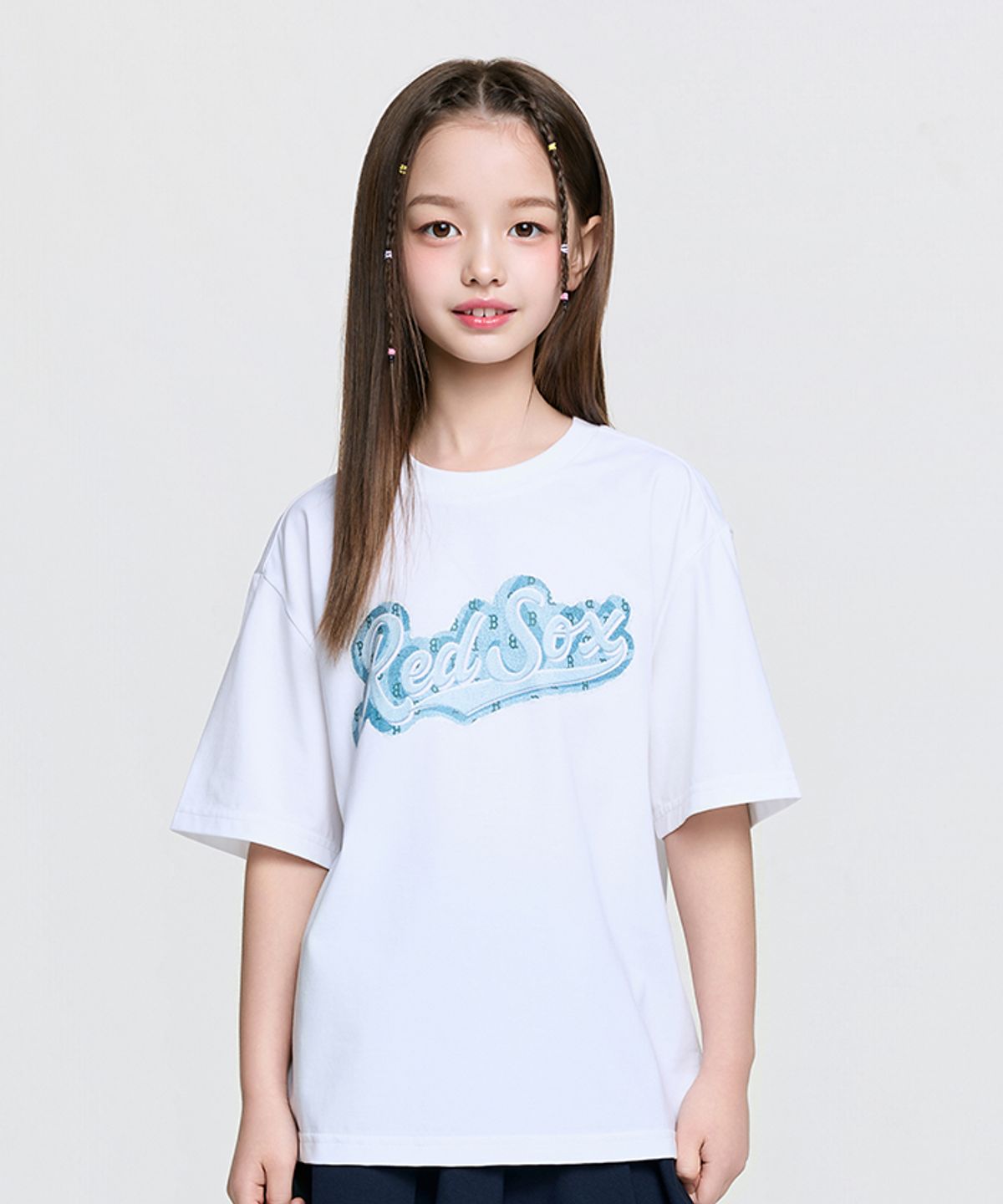 엠엘비 키즈(MLB KIDS) 스트릿 모노그램 데님 컬시브 티셔츠 BOS (White)