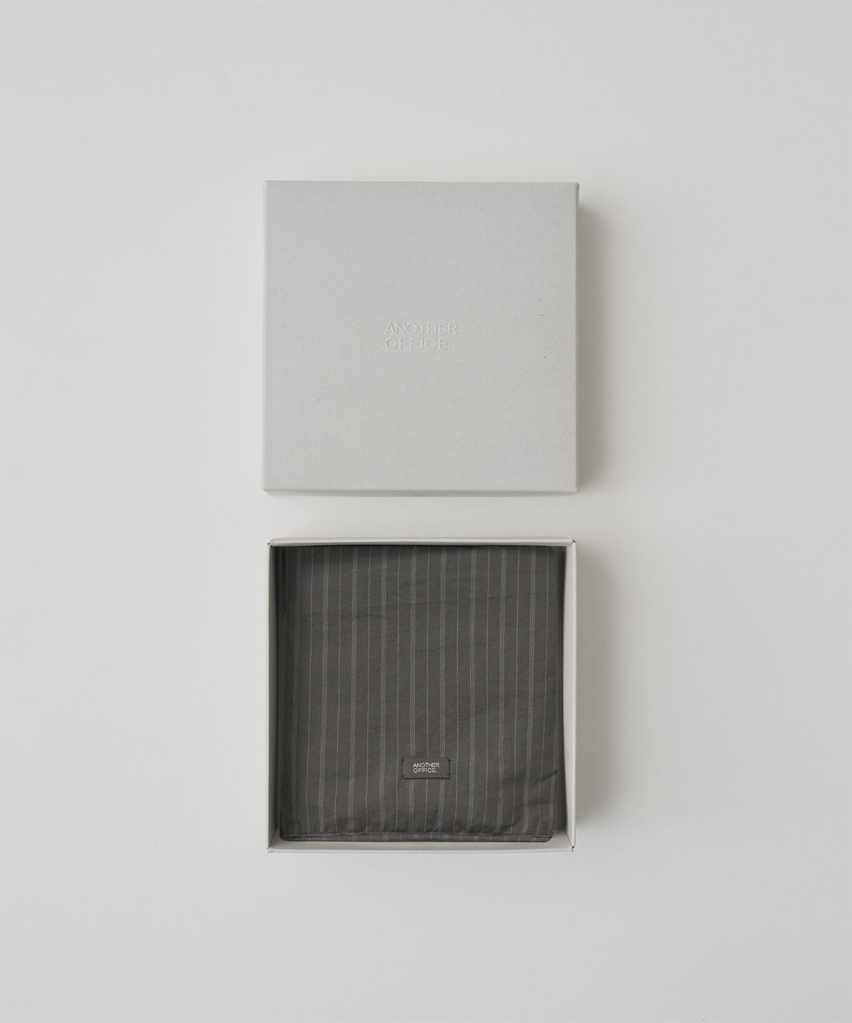 어나더 오피스(ANOTHER OFFICE) Zephyr Washed Scarf (Charcoal Stripe)