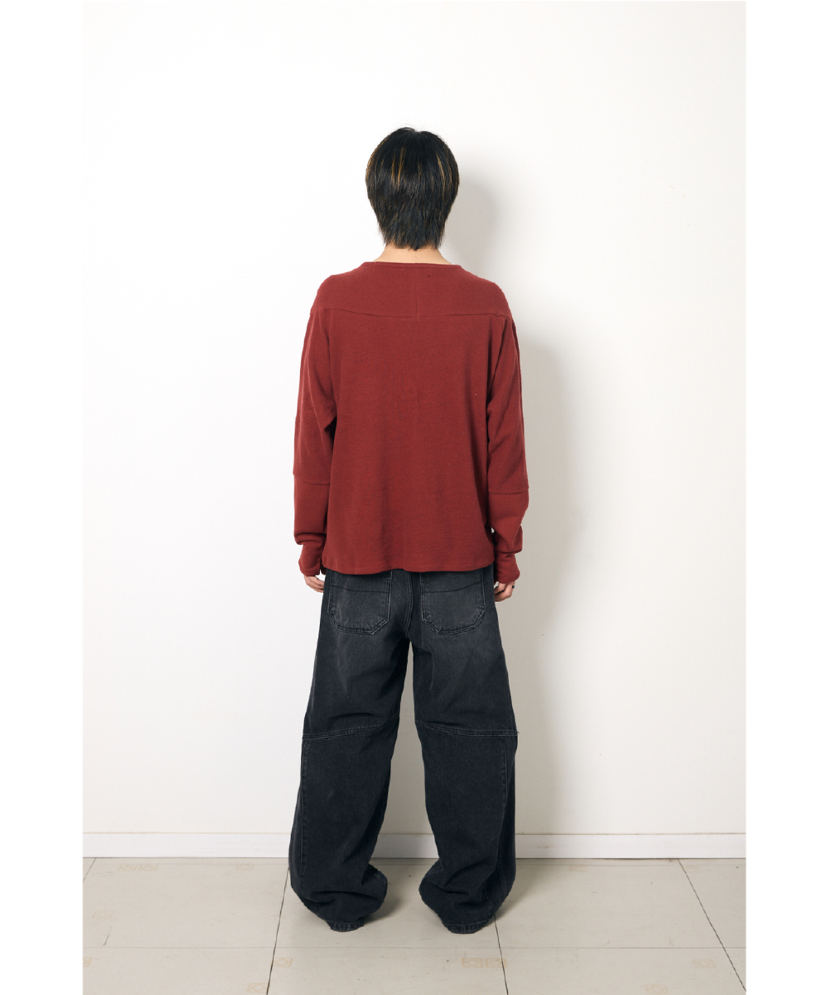 해칭룸(HATCHINGROOM) Incision Tee Dark Red