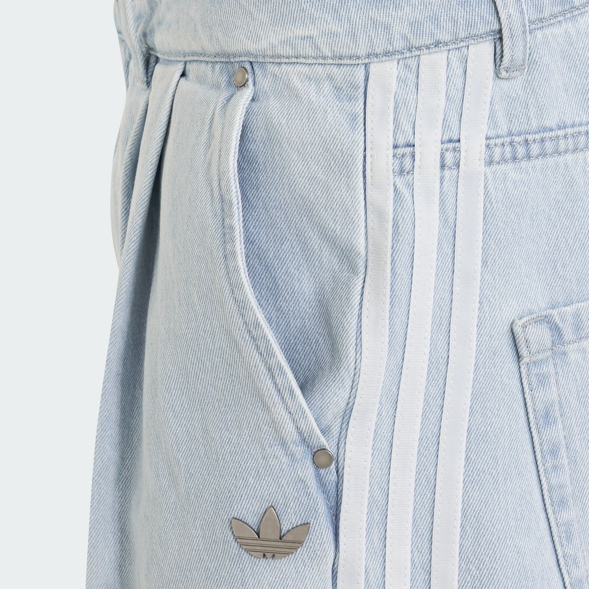 아디다스(ADIDAS) 아딜레늄 시즌 5 데님 진 - 라이트블루 / KX4822