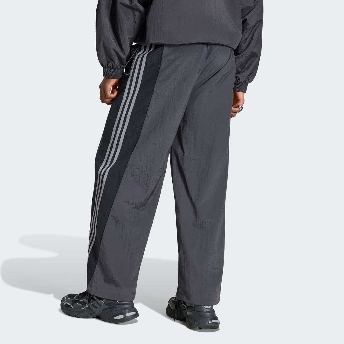 아디다스(ADIDAS) 아딜레늄 시즌 5 트랙 팬츠 - 블랙 / KX4833