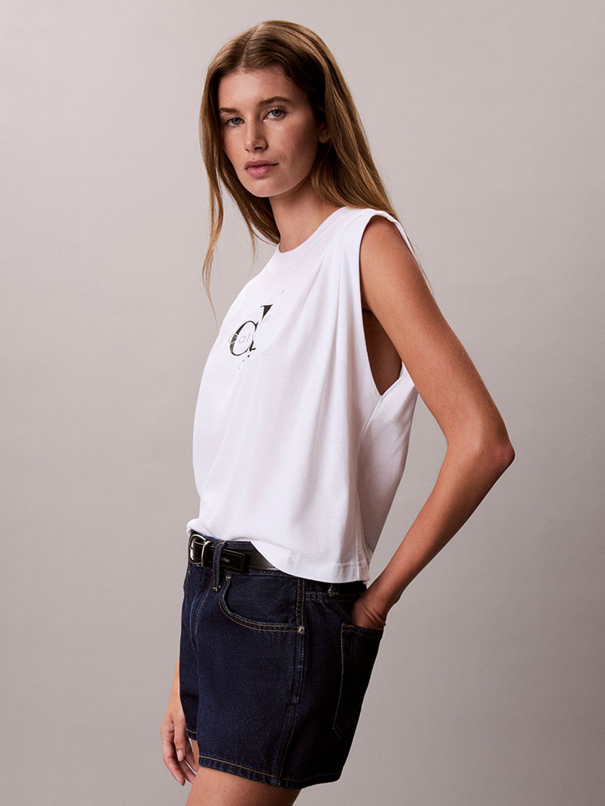 캘빈클라인 진(CALVIN KLEIN JEANS) 여성 모노로고 플리츠 숄더 크루넥 반팔 티셔츠 47G214G YAF
