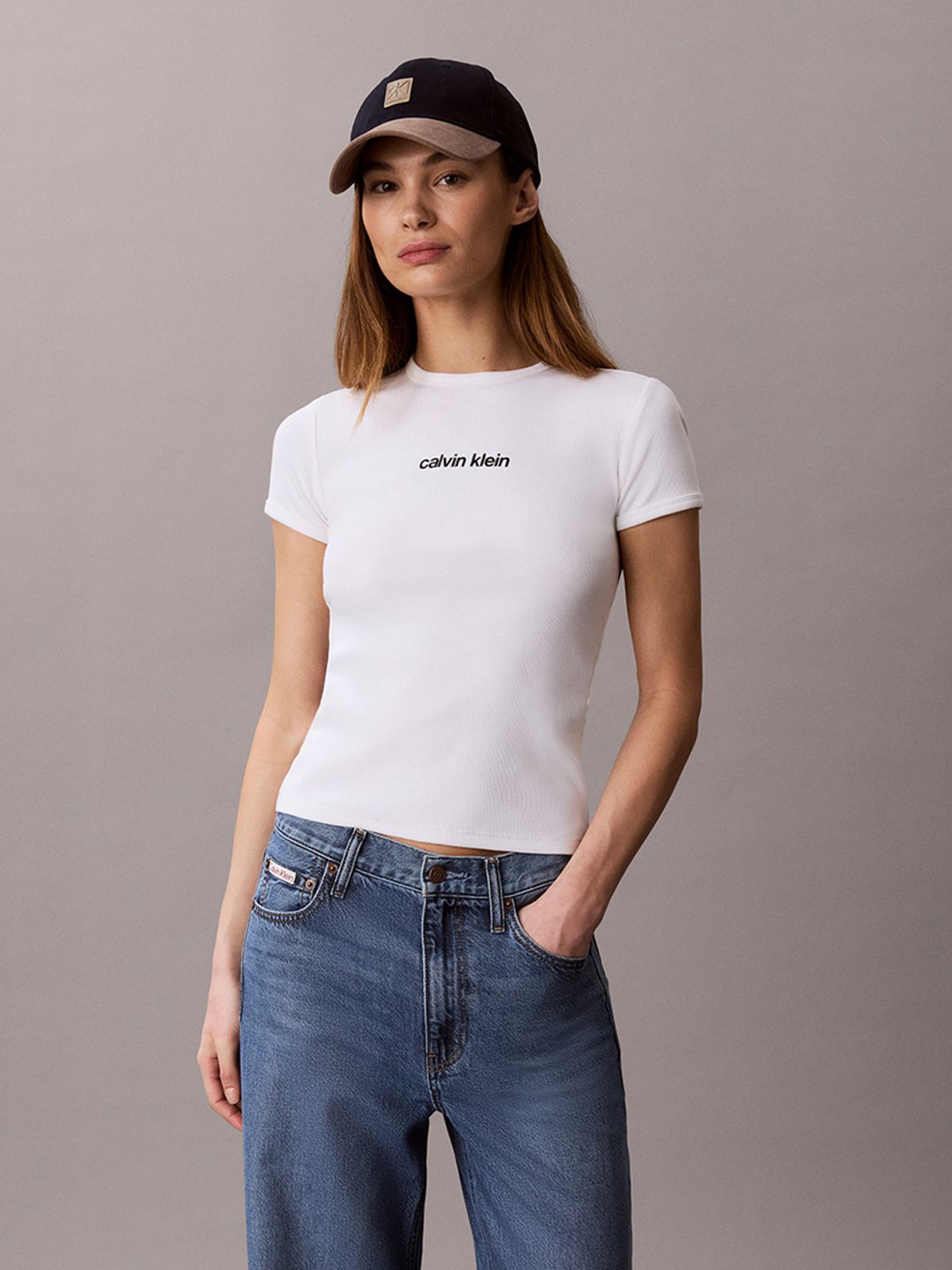 캘빈클라인 진(CALVIN KLEIN JEANS) 여성 컨투어립 로고 링거 반팔 티셔츠 47G816G YAF