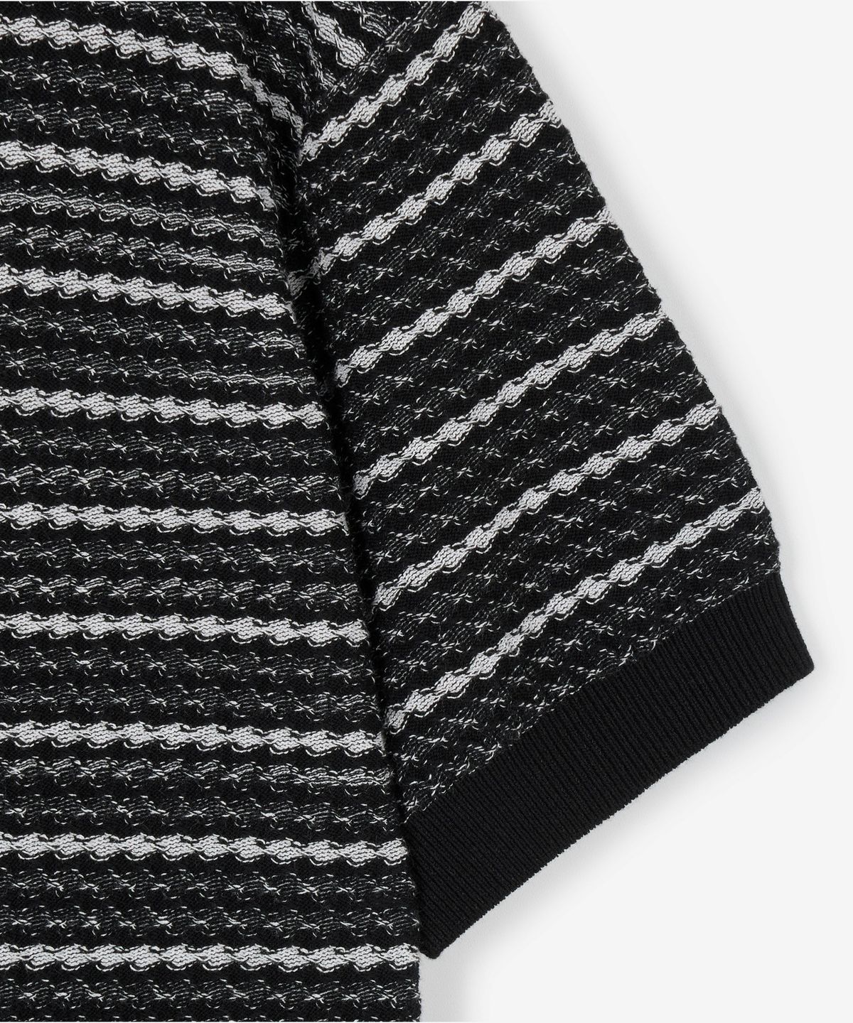 티엔지티(TNGT) Textured Henley Knit (Black) TNSW6E204BK