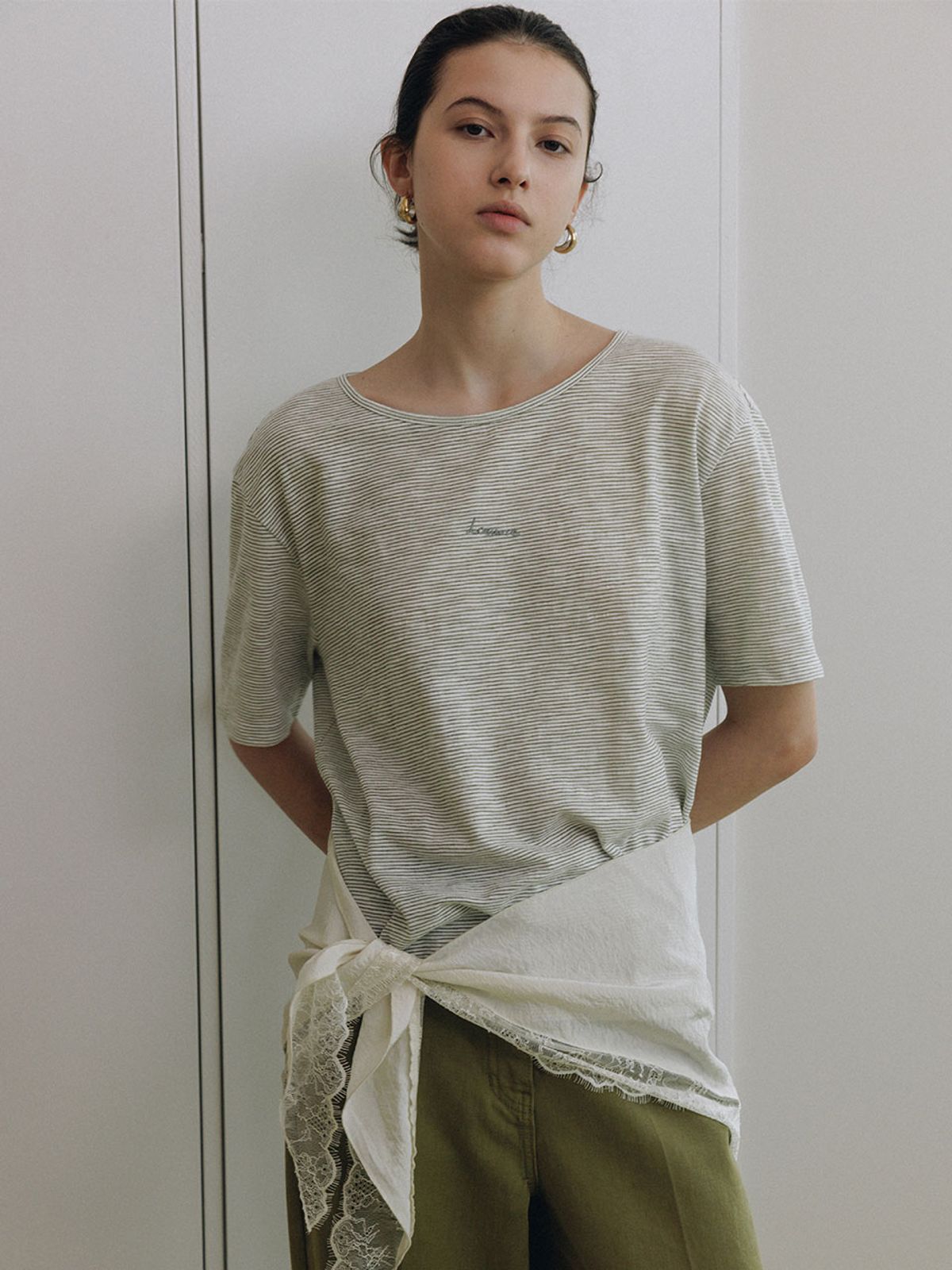 루에브르(LOEUVRE) Logo Stripe Back-Twist T-Shirt SW6ME770_2color