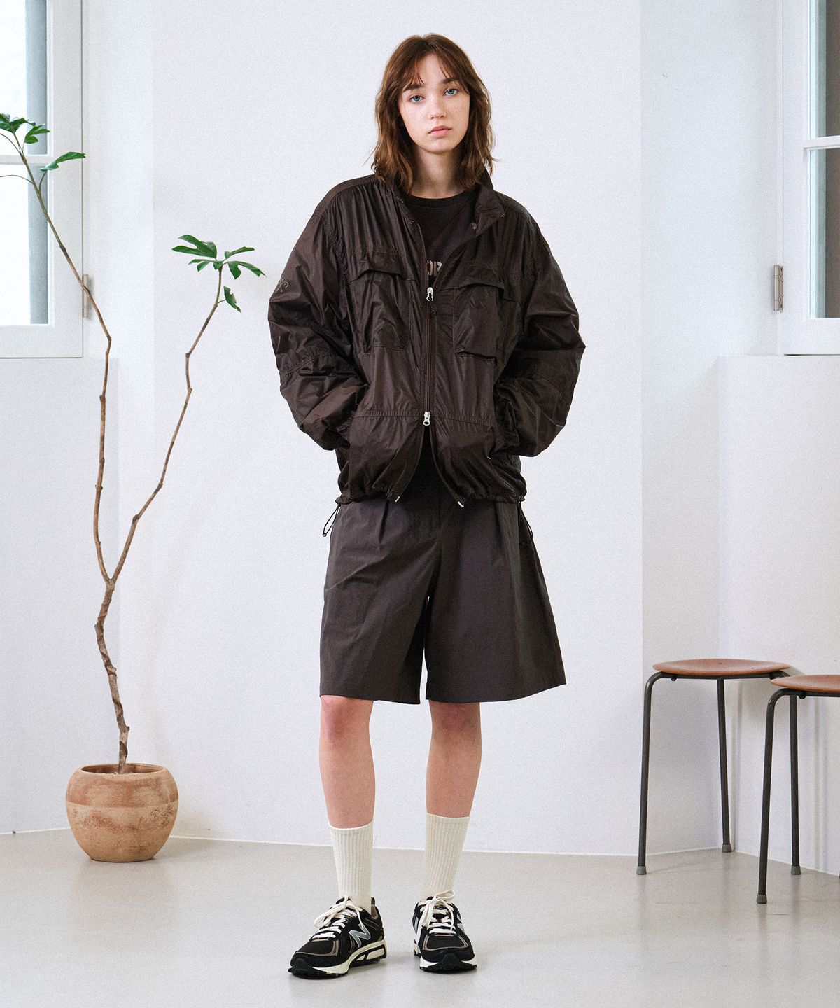 힐리먼트(HELEMENT) 여성 핀턱 와이드 숏팬츠 (BROWN)
