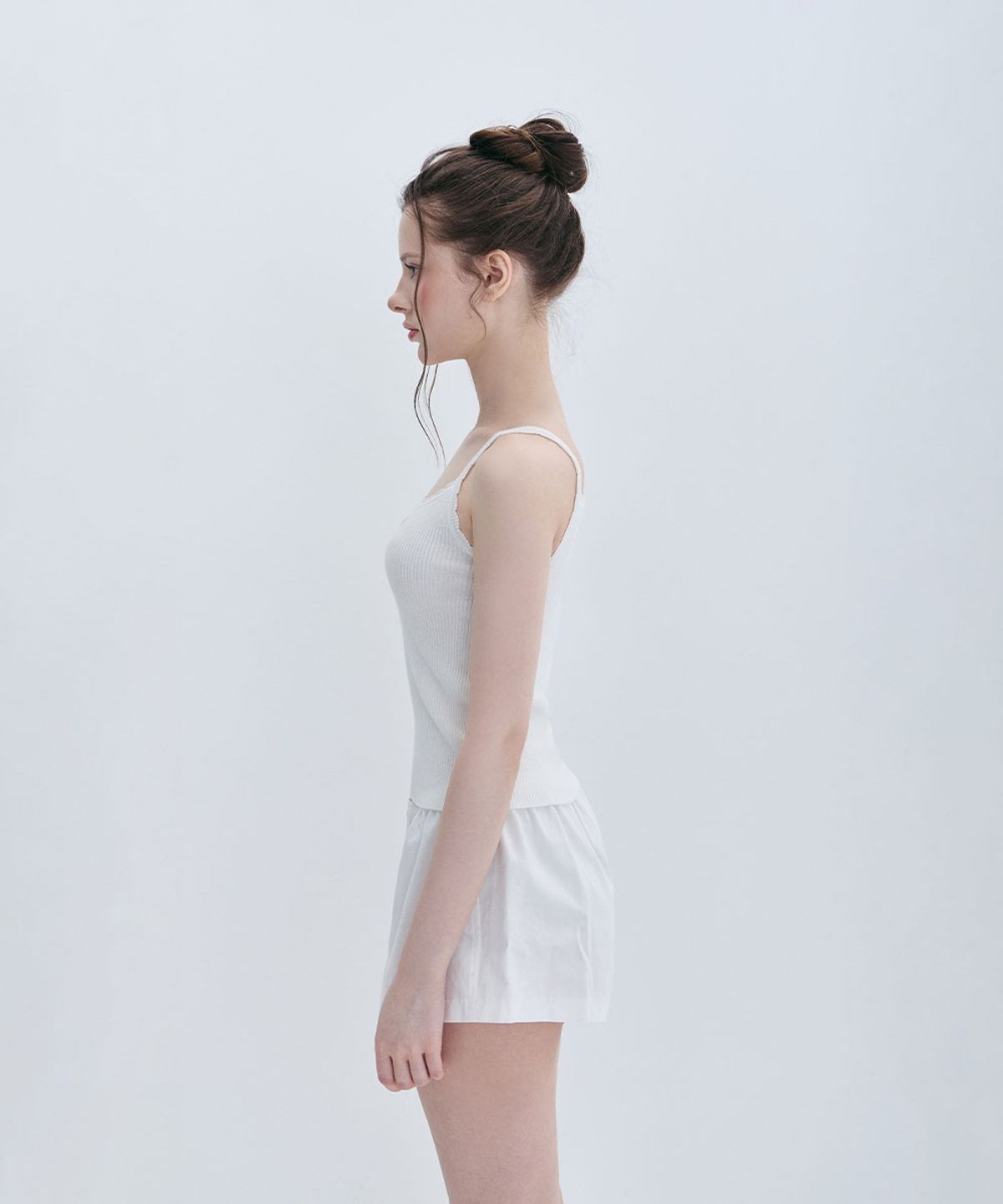모아벨(MOABEL) CREAMY LABEL SLEEVELESS - CREAM