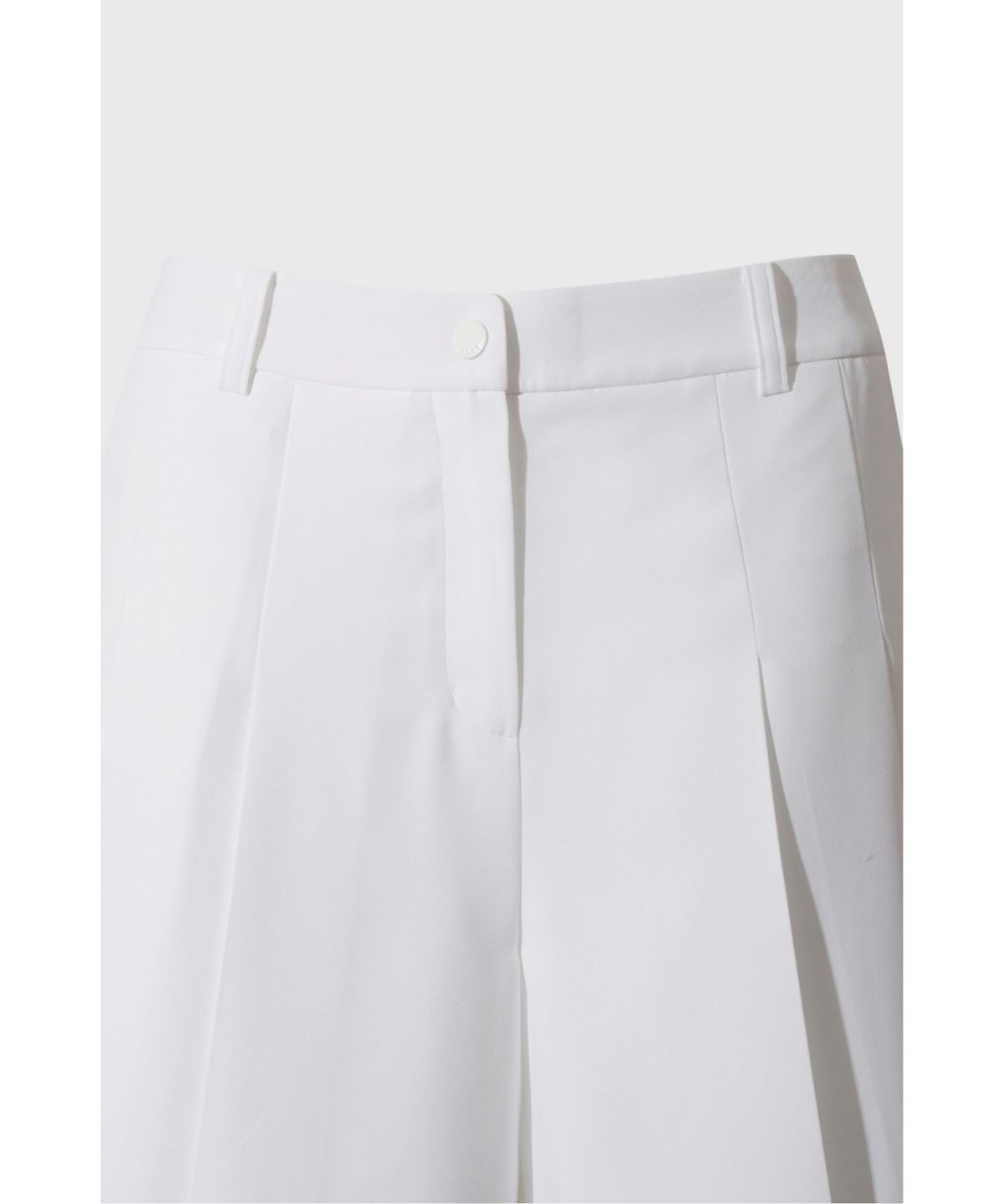 왁(WAAC) Athletic Blade Pleats Shorts WLPNM26402WHX