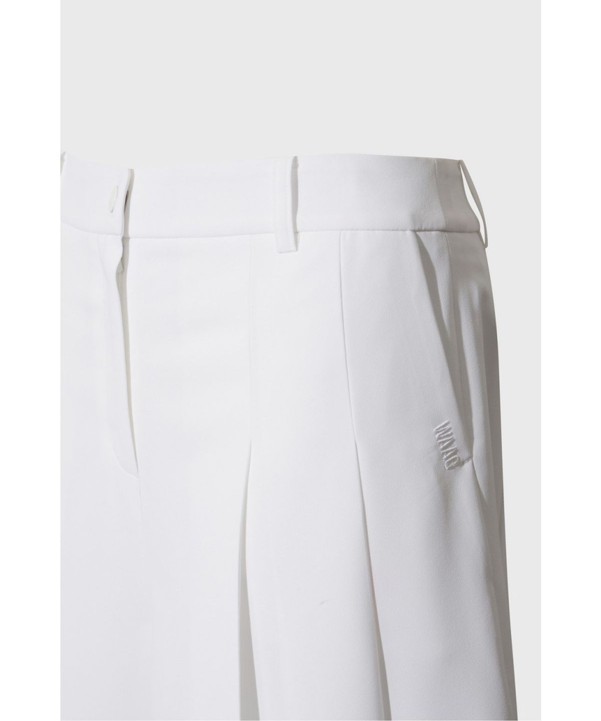 왁(WAAC) Athletic Blade Pleats Shorts WLPNM26402WHX