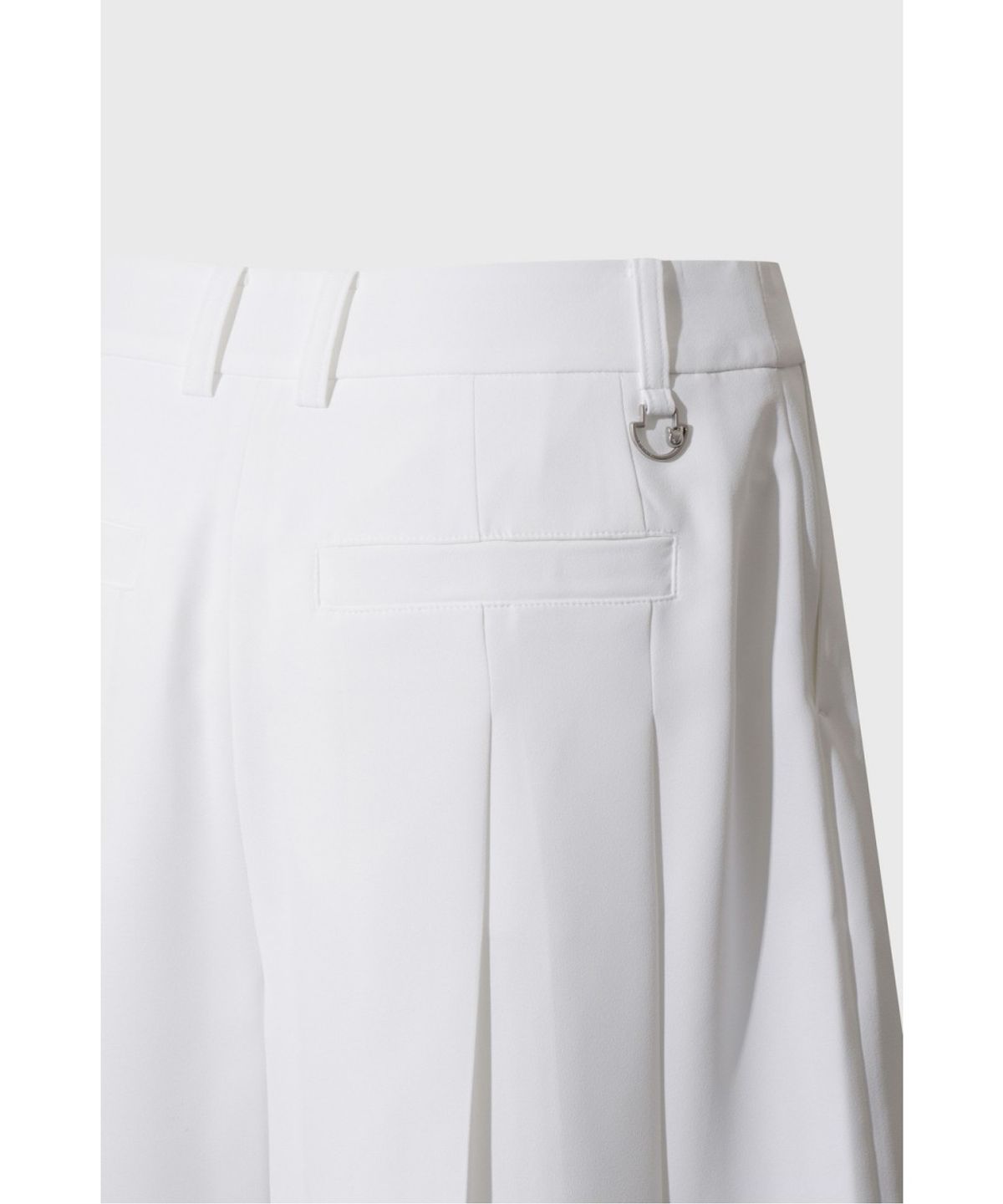 왁(WAAC) Athletic Blade Pleats Shorts WLPNM26402WHX