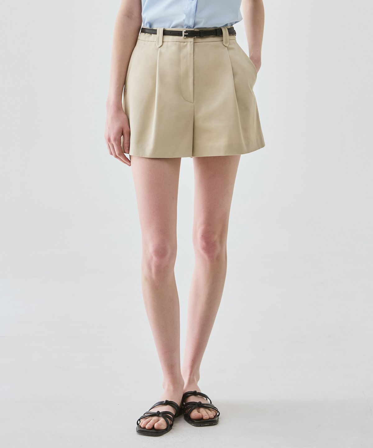 드로우핏 우먼(DRAWFIT WOMEN) 원턱 트윌 코튼 숏 팬츠 [L.BEIGE]