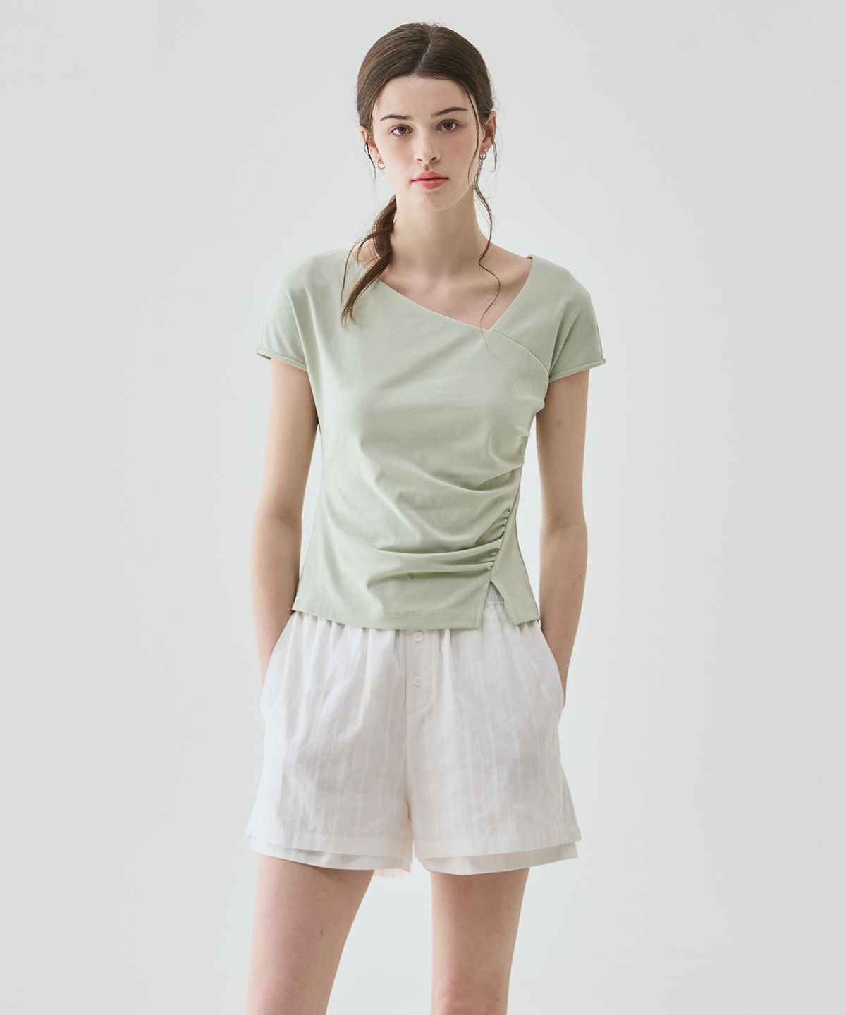 드로우핏 우먼(DRAWFIT WOMEN) 커브 셔링 턱 티셔츠 [BROWN]