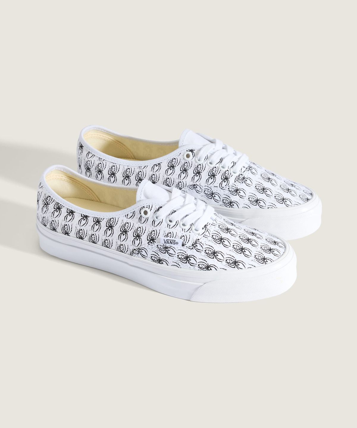 반스(VANS) [Ed DavisXVANS] 프리미엄 어센틱 44 LX - 트루 화이트:블랙 / VN000EAKTWB1