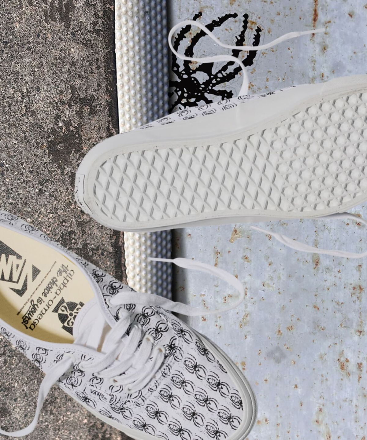 반스(VANS) [Ed DavisXVANS] 프리미엄 어센틱 44 LX - 트루 화이트:블랙 / VN000EAKTWB1
