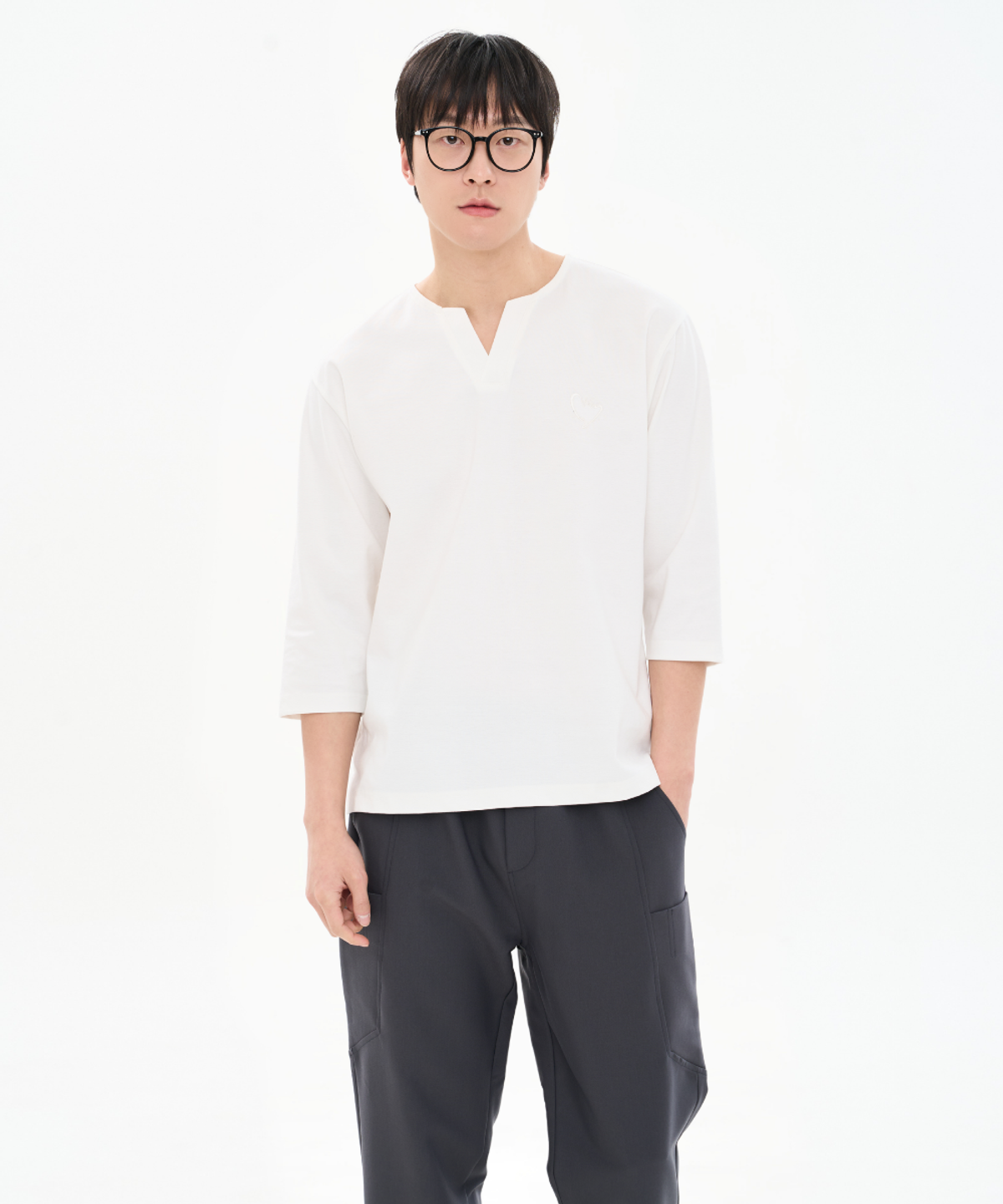 커스텀어스(CUSTOMUS) 남성 면강연 분또 라운드 V넥 7부 티셔츠 여름 출근룩 CXS26MKRT302 BLA