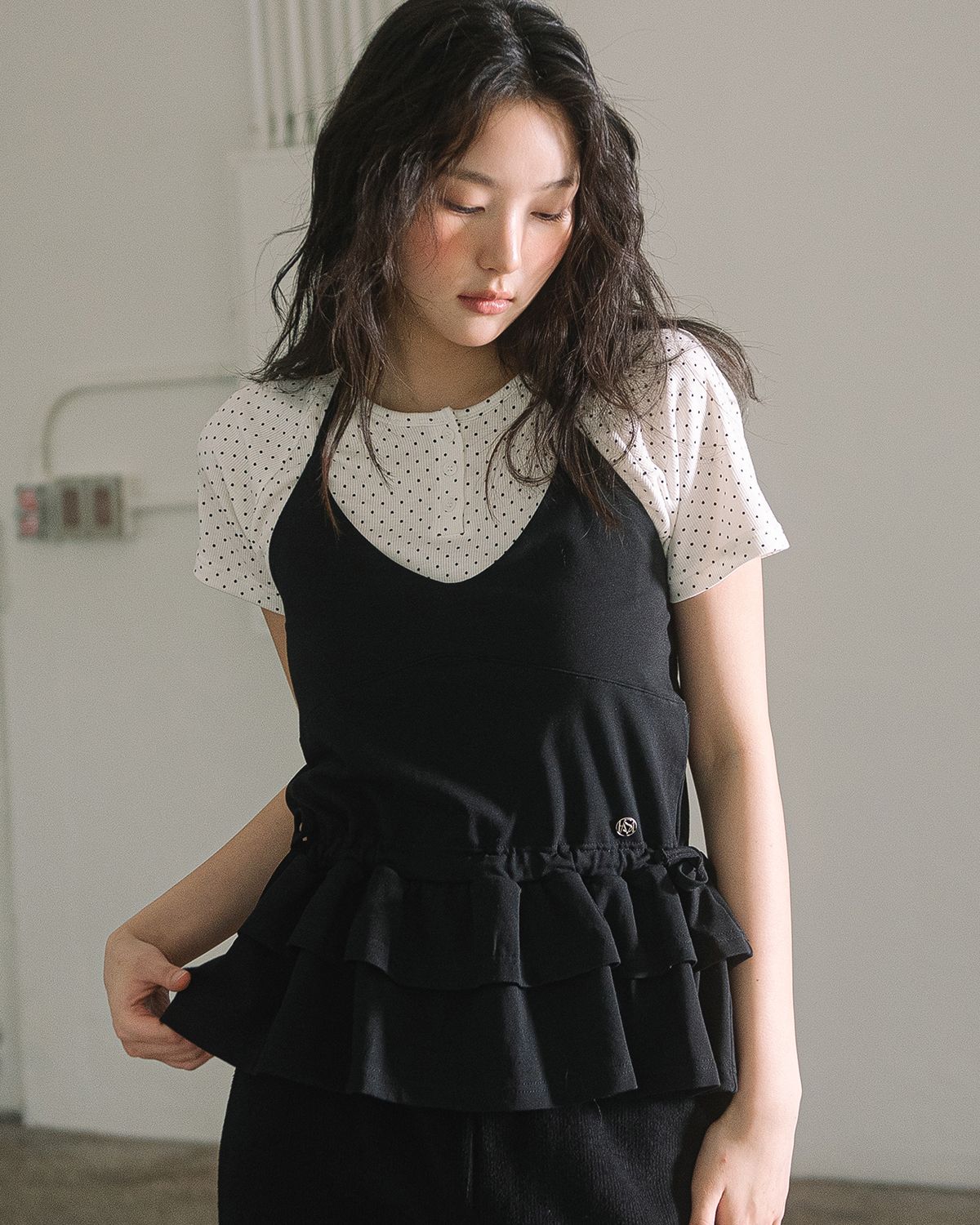 해비즘(HAVISM) DOUBLE FRILL  HALTER NECK SLEEVELESS(BLACK)