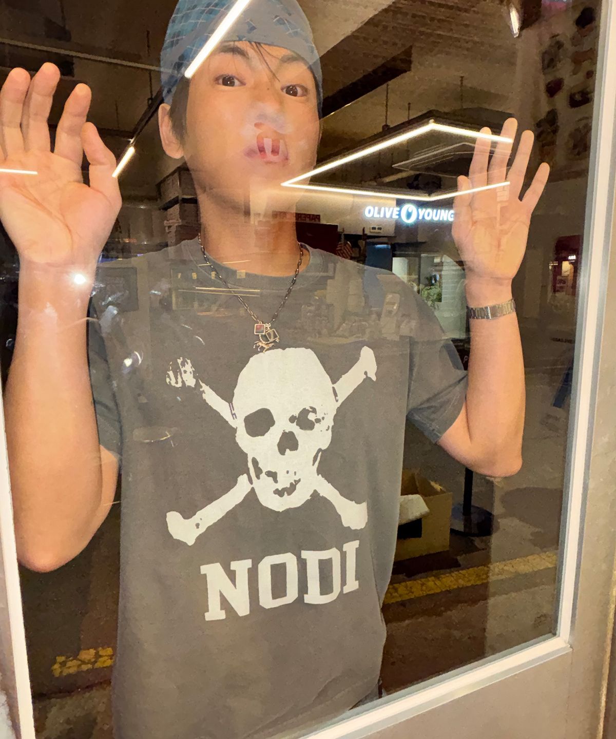 노디(NODI) Trouble Skull Dept pigment crop Tee light gray