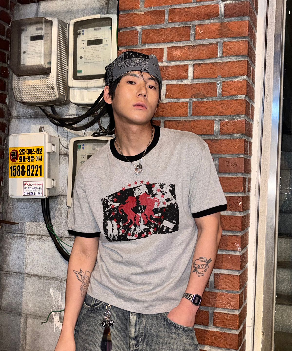 노디(NODI) Dual Horse Emblem Ringer crop Tee red