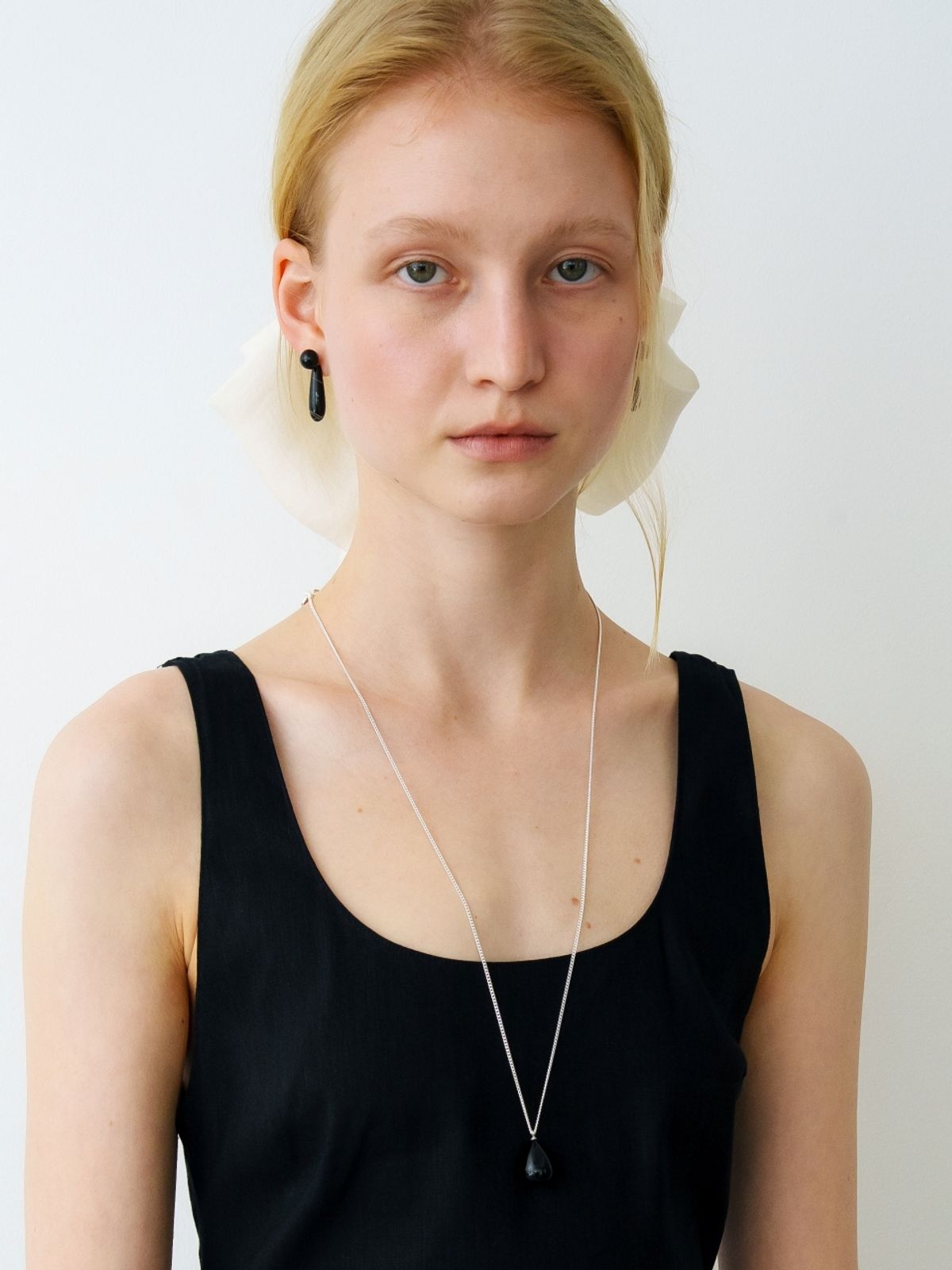 러브미몬스터(LOVE ME MONSTER) Bold Onyx Drop Long Chain Necklace (L261MNK080)