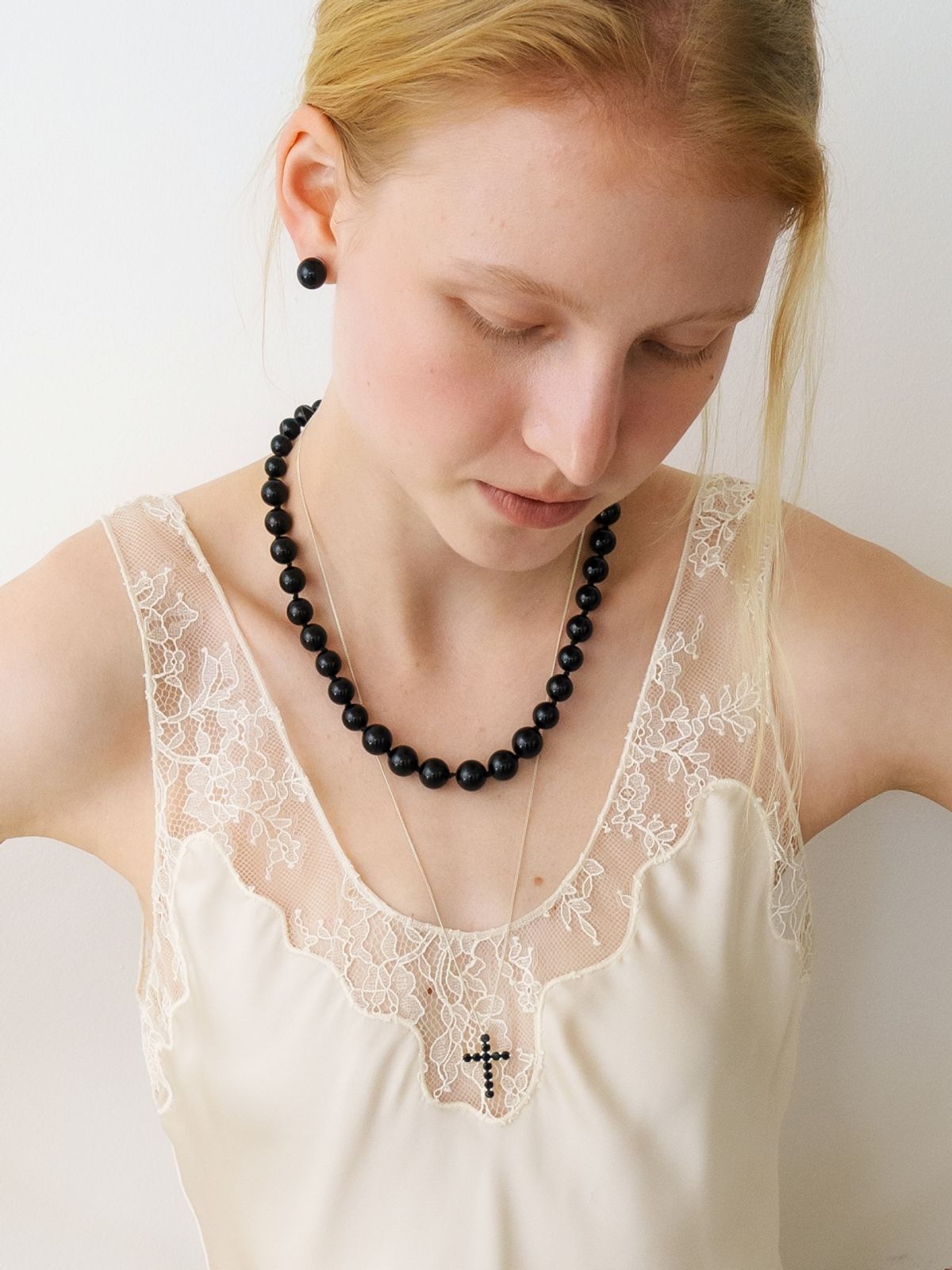 러브미몬스터(LOVE ME MONSTER) [Silver] Bold Cubic Cross Necklace_2COL (L261MNK110)