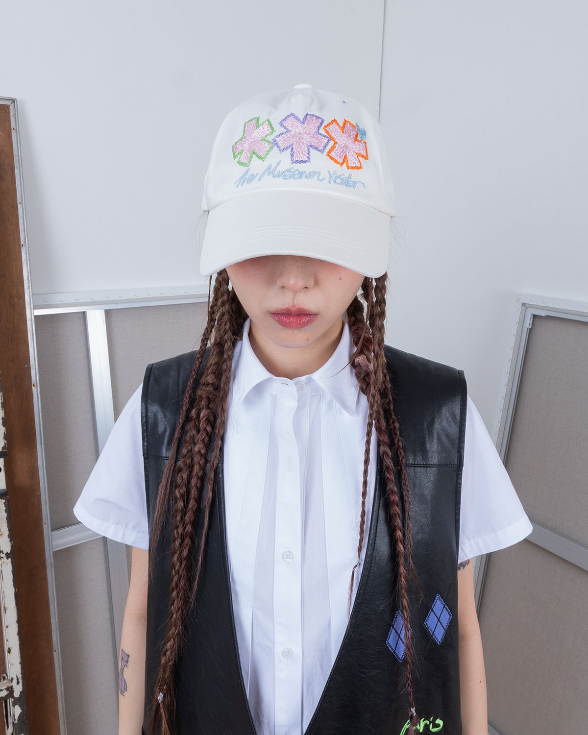 더뮤지엄비지터(THEMUSEUMVISITOR) ASTERISK MUSEUM BALL CAP (IVORY)