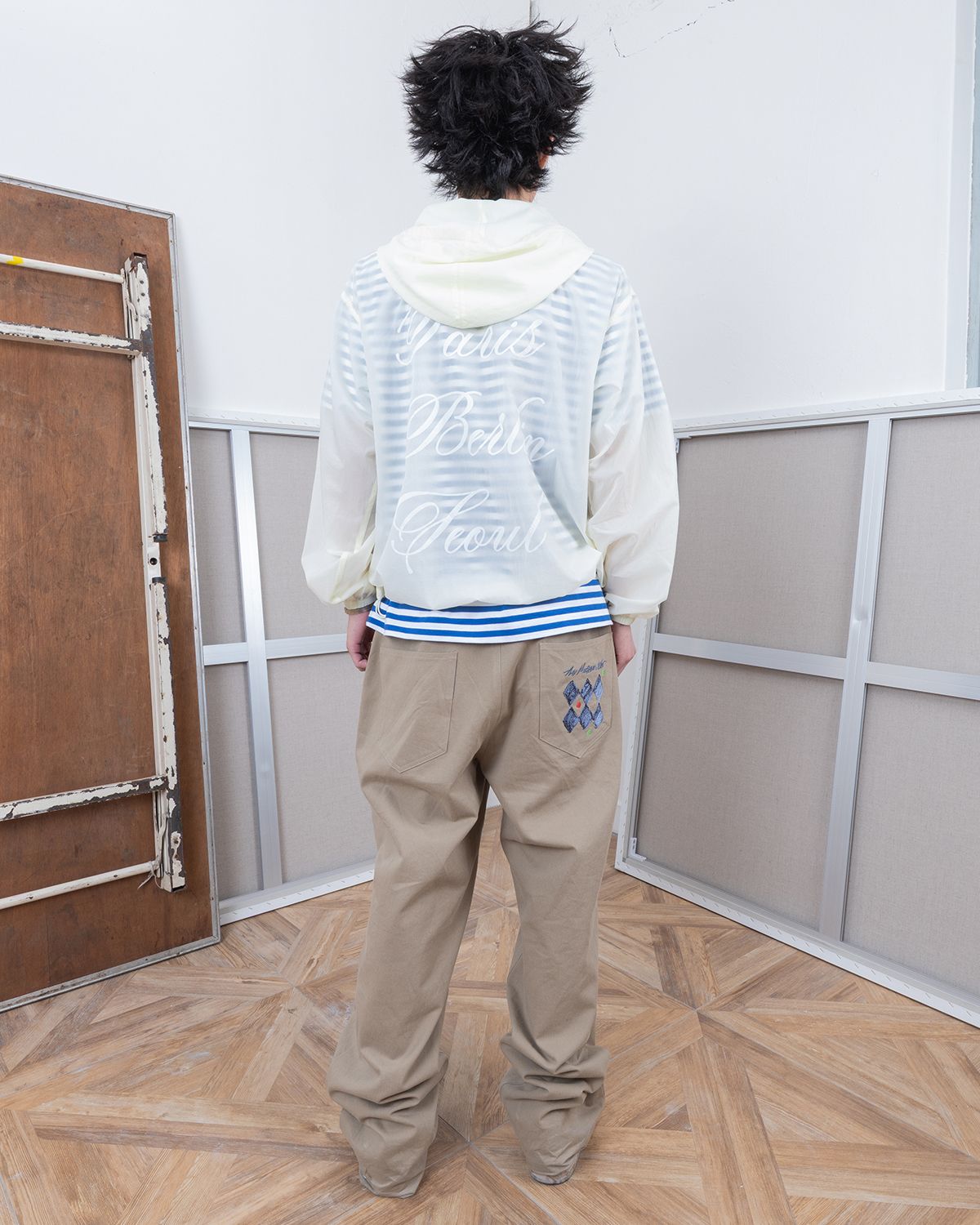 더뮤지엄비지터(THEMUSEUMVISITOR) ARGYLE EMBROIDERED REGULAR CHINO PANTS (BEIGE)