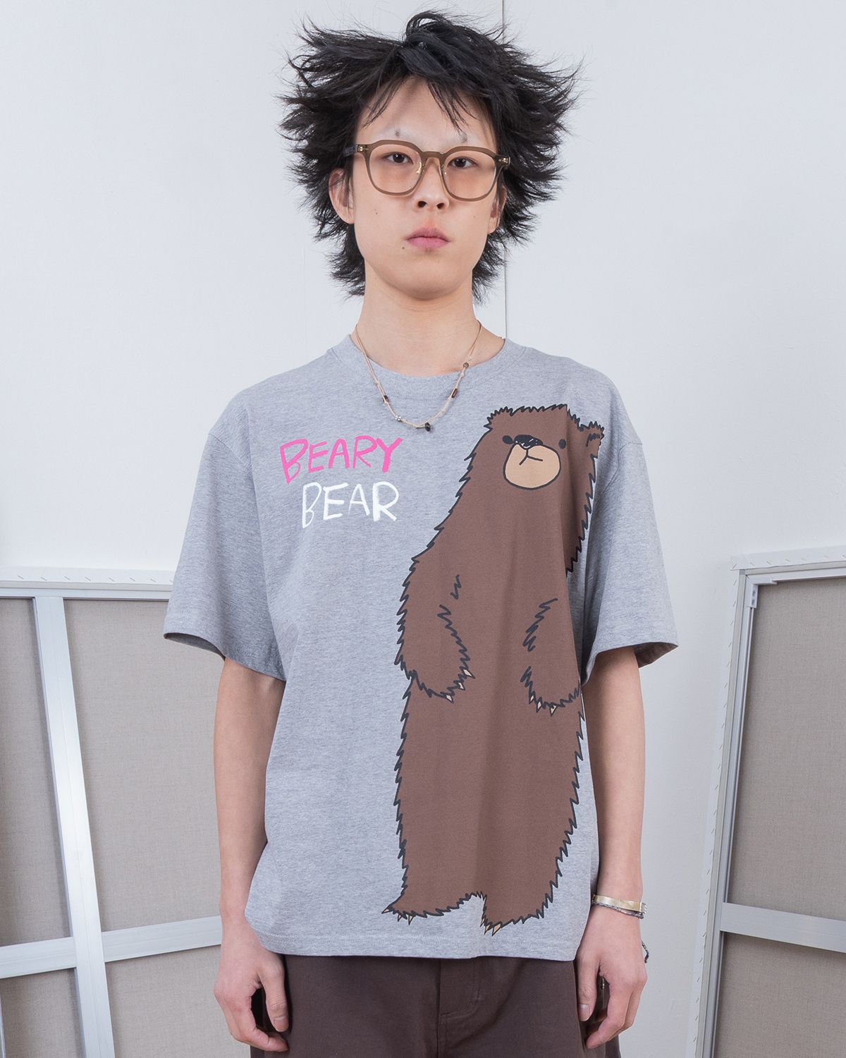 더뮤지엄비지터(THEMUSEUMVISITOR) BEARY BEAR T-SHIRT (GREY)