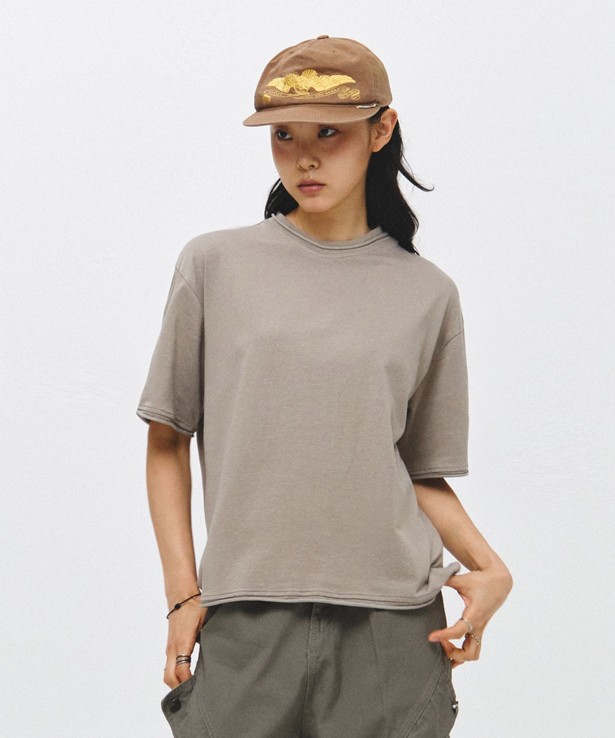 이코르(ECORR) [UNISEX] 레이어드 절개 크롭 반팔 티셔츠_샌드그레이