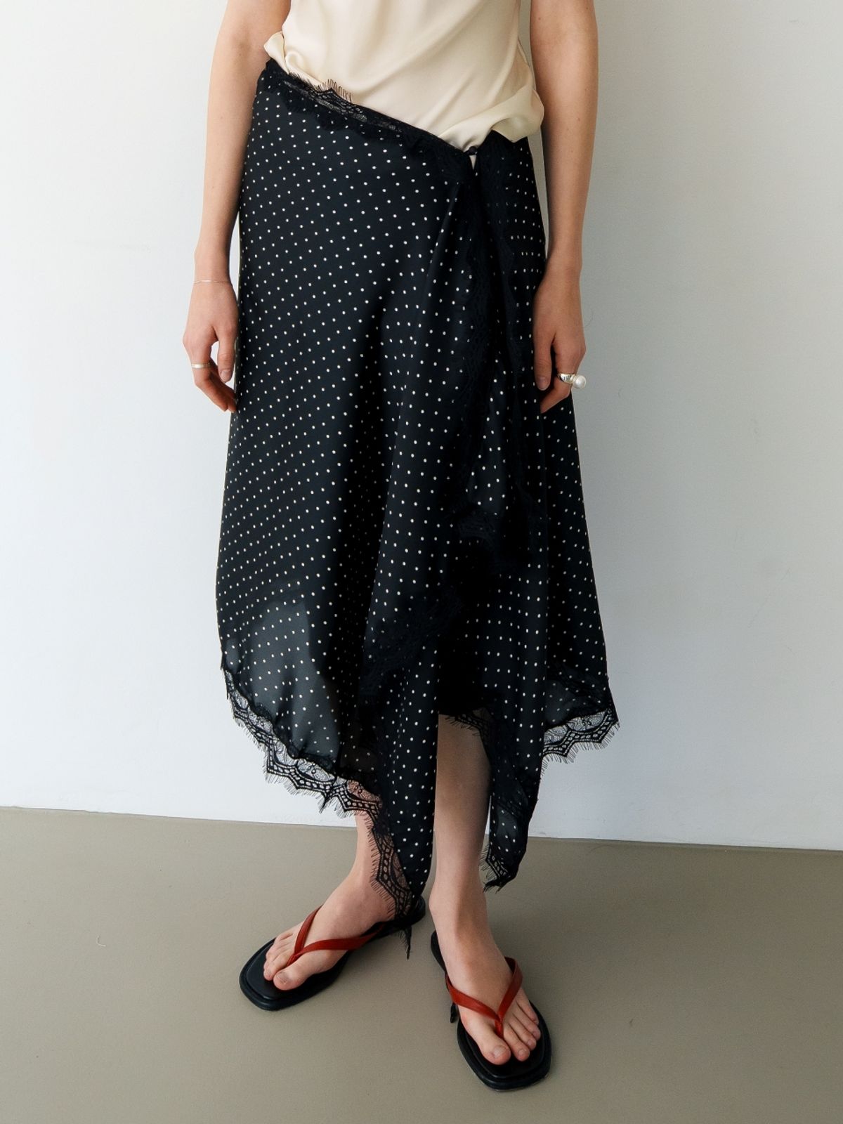 러브미몬스터(LOVE ME MONSTER) Lace Dot Satin Wrap Skirt_2COL (L261MSK010)