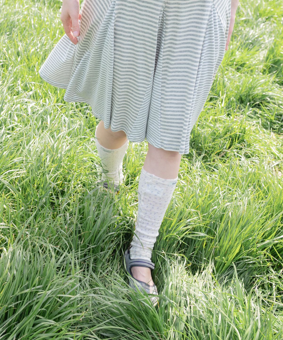 오헤시오(OHESHIO) KEY PATTERNED KNEE SOCKS, IVORY