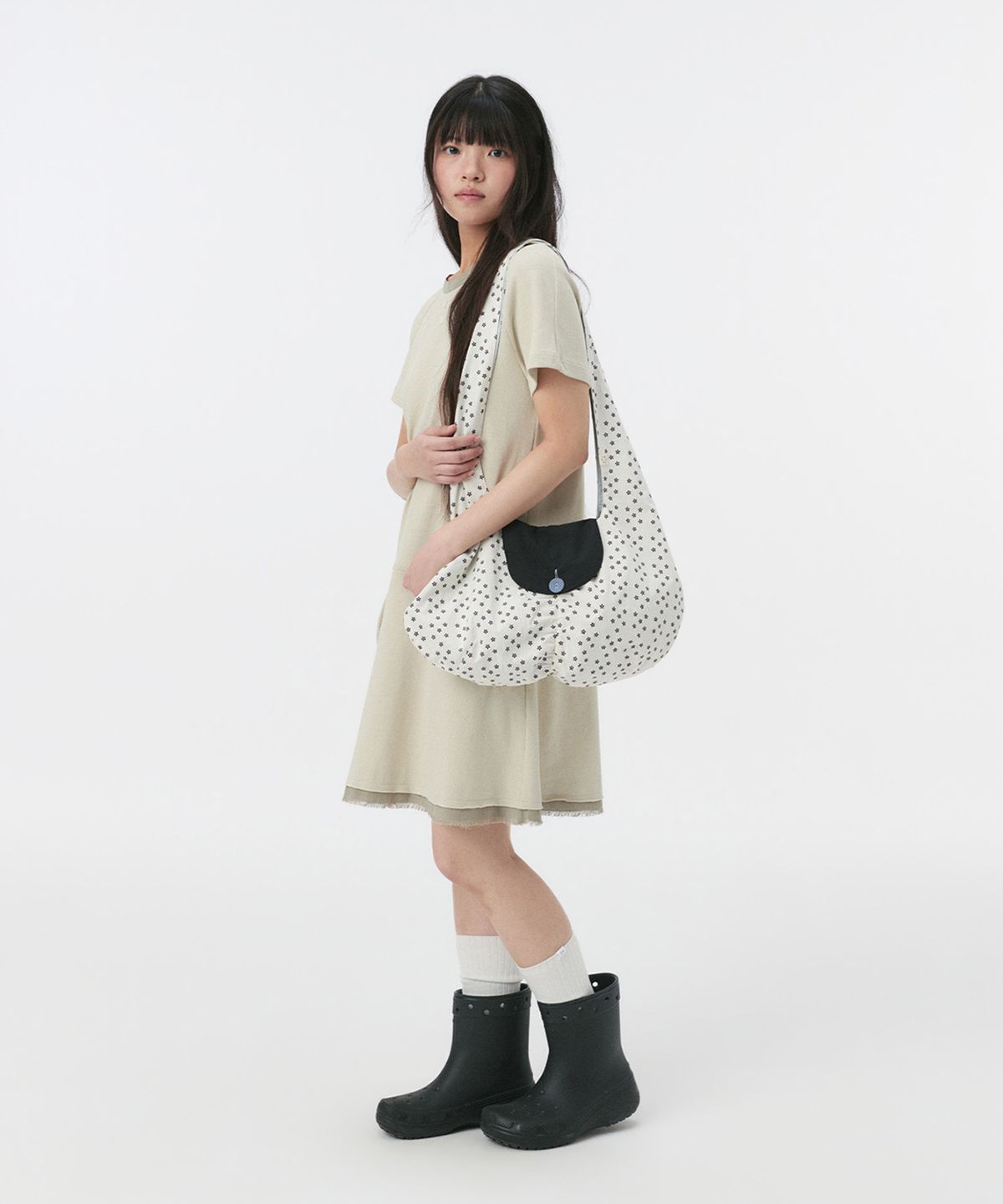 오헤시오(OHESHIO) FLORAL REVERSIBLE HOBO BAG, SKY BLUE