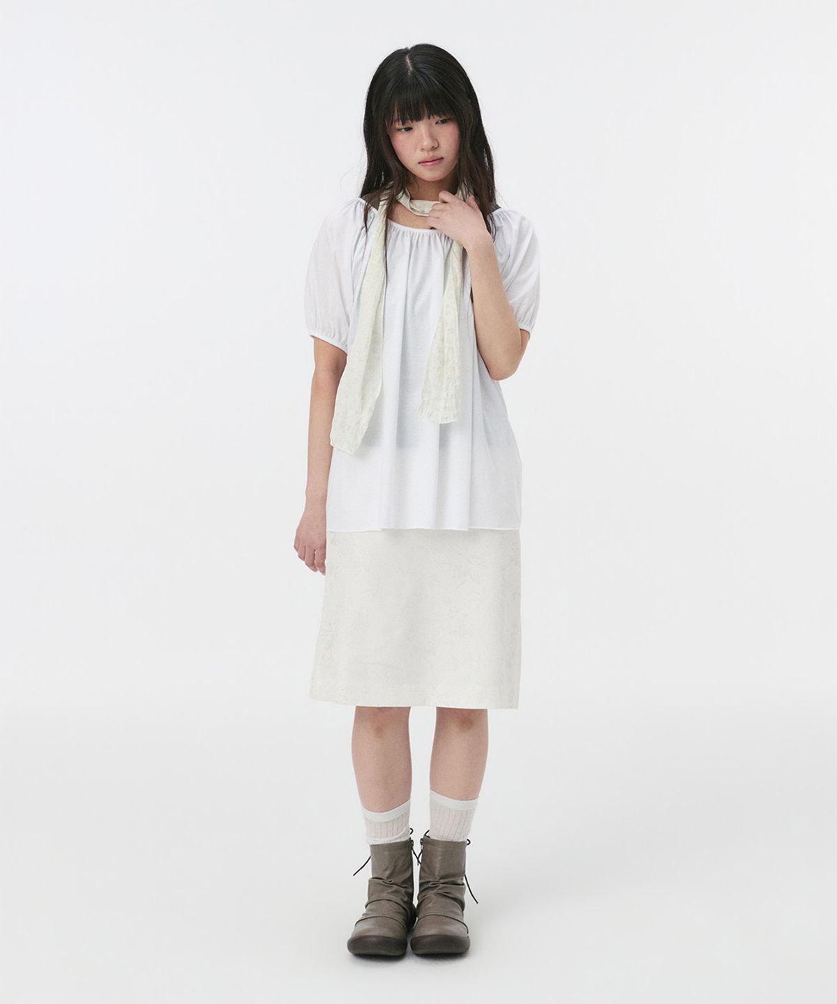 오헤시오(OHESHIO) SUMMER FLOWER WRINKLE SCARF, IVORY