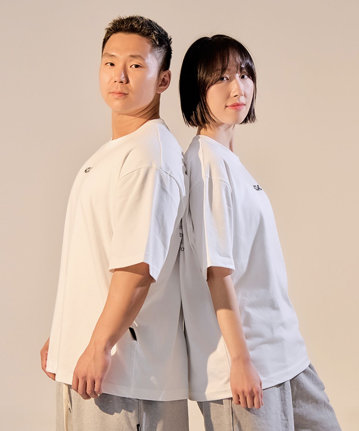 모크모(MOCMO) 히어로 박스 티셔츠 (남녀공용)