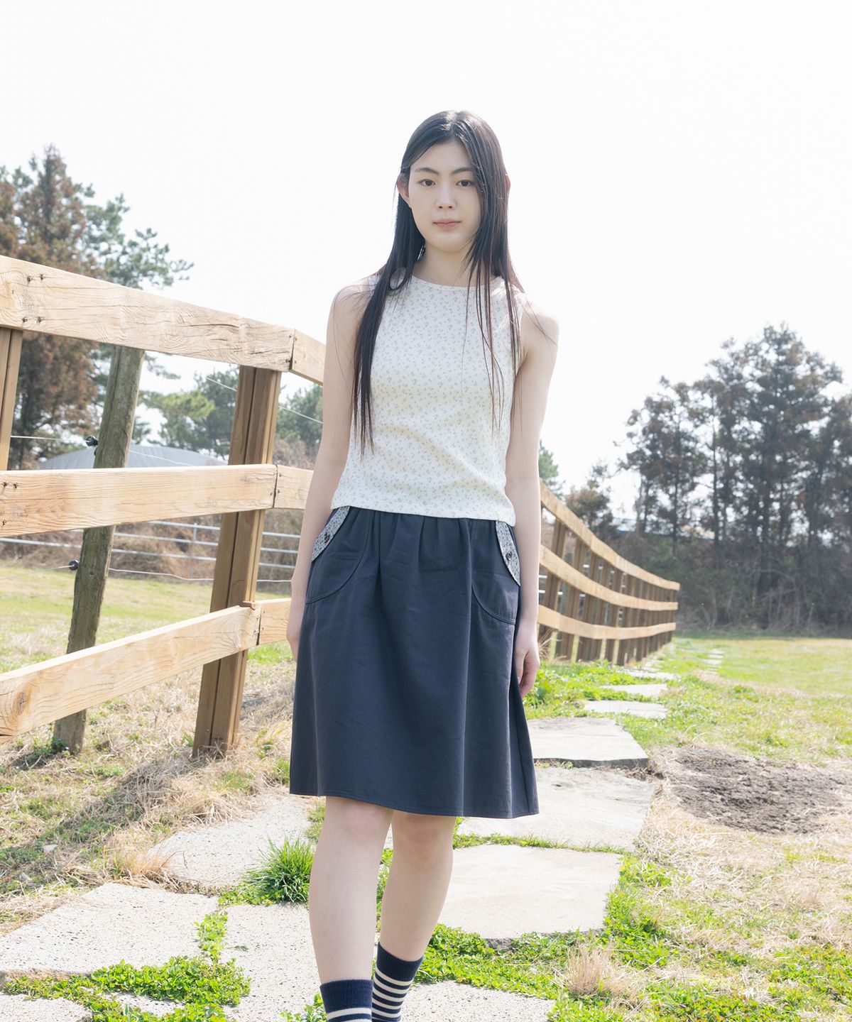 오헤시오(OHESHIO) FLORAL POCKET BANDING MIDI SKIRT, DEEP NAVY