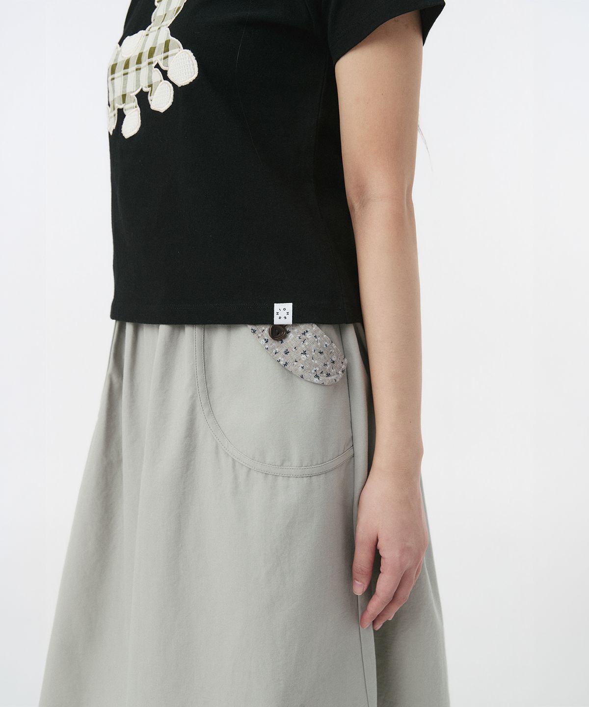 오헤시오(OHESHIO) FLORAL POCKET BANDING MIDI SKIRT, KHAKI GRAY