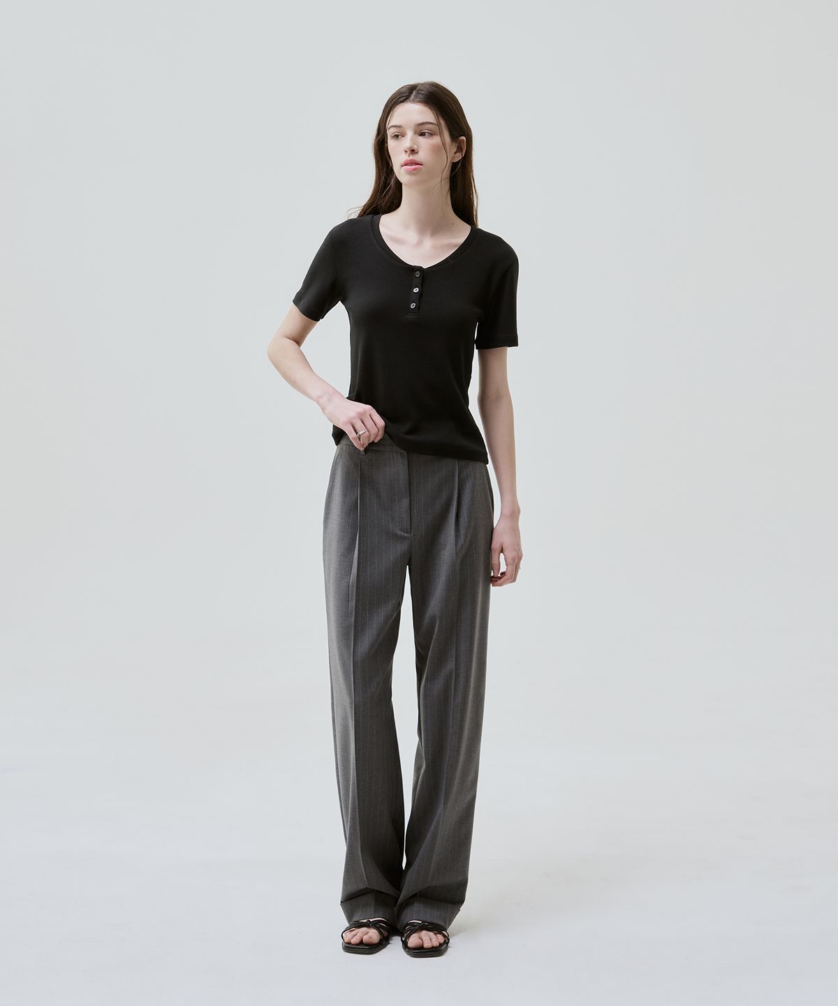 드로우핏 우먼(DRAWFIT WOMEN) 베이 헨리넥 반팔 티셔츠 [L.GREY]