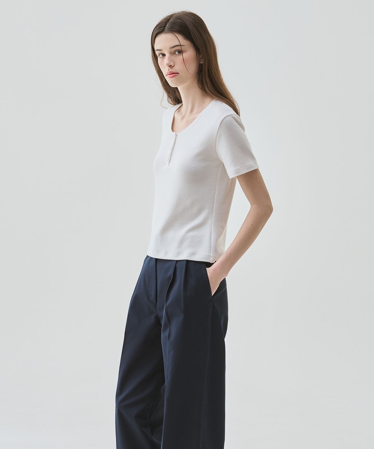 드로우핏 우먼(DRAWFIT WOMEN) 베이 헨리넥 반팔 티셔츠 [L.GREY]