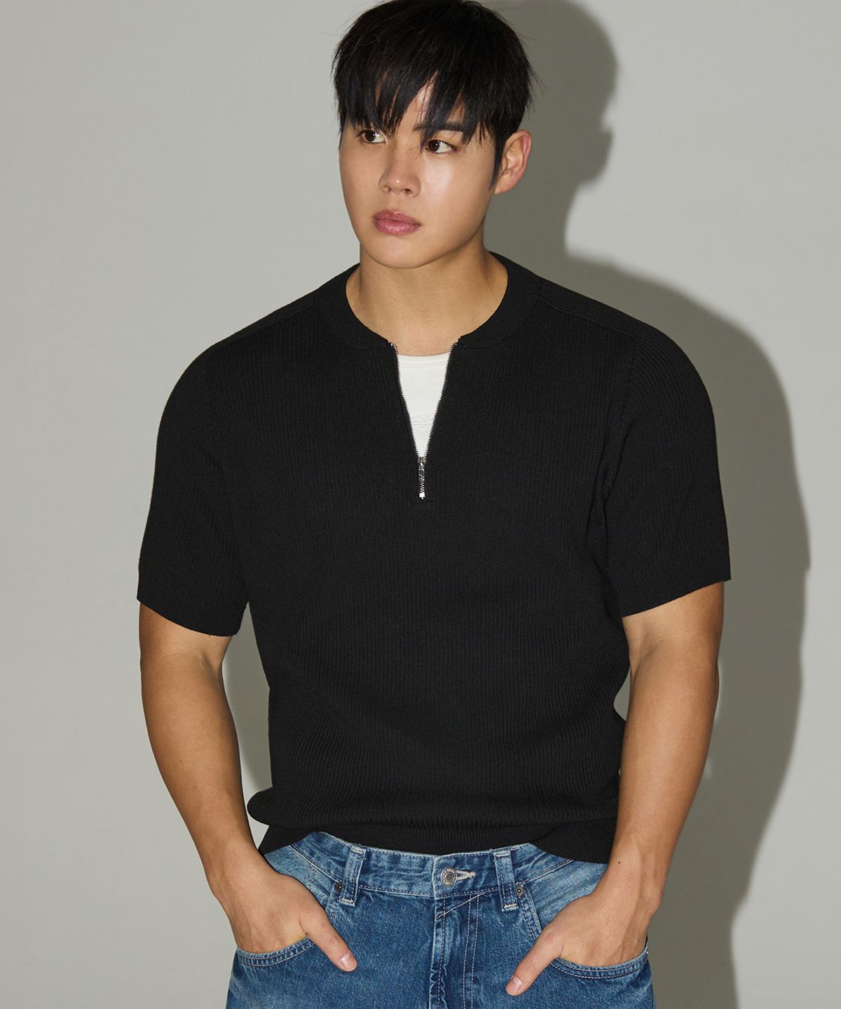 미치코런던 스포츠(MICHIKO LONDON SPORTS) [2PACK] 새들 리브드 머슬핏 하프 집업 니트