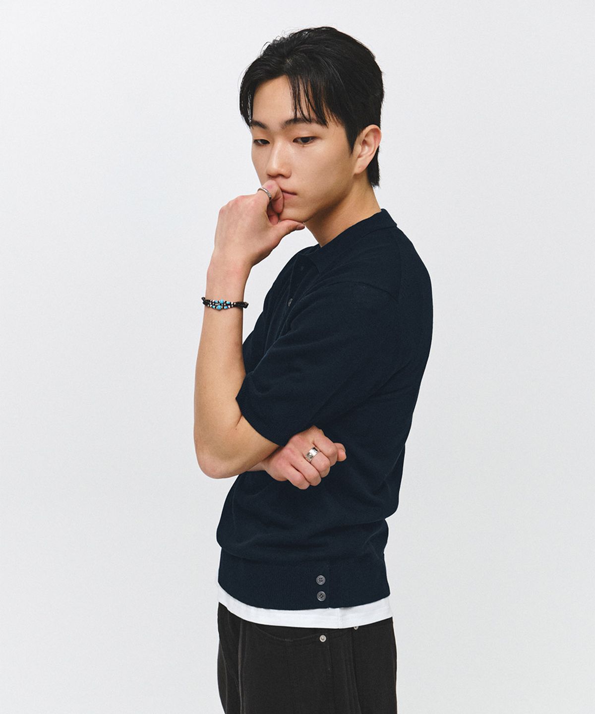 이코르(ECORR) 린넨 헨리넥 카라 크롭 반팔 니트_네이비