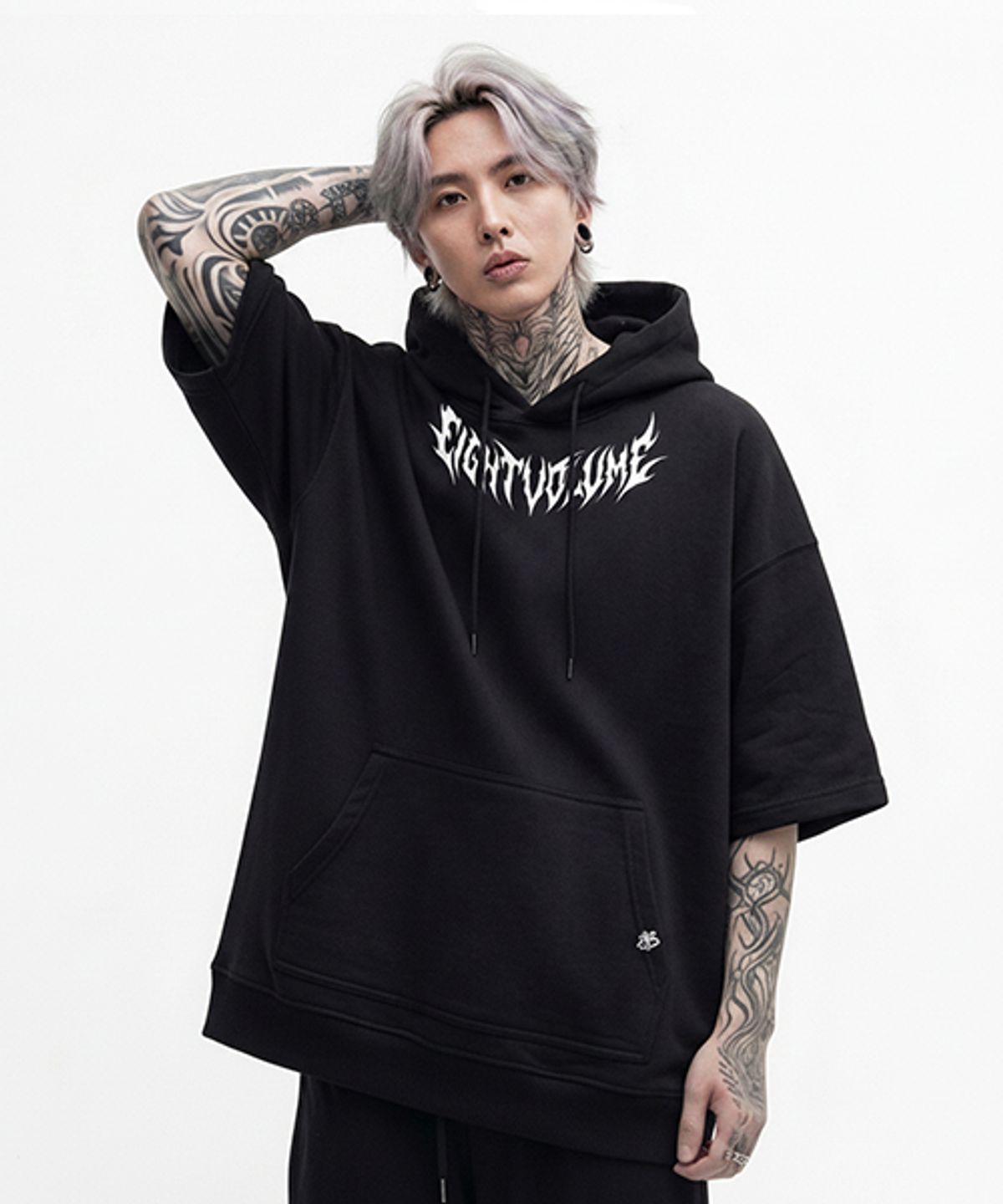 에잇볼륨(EIGHTVOLUME) EV 네크로고 오버핏 반팔후드 (블랙)