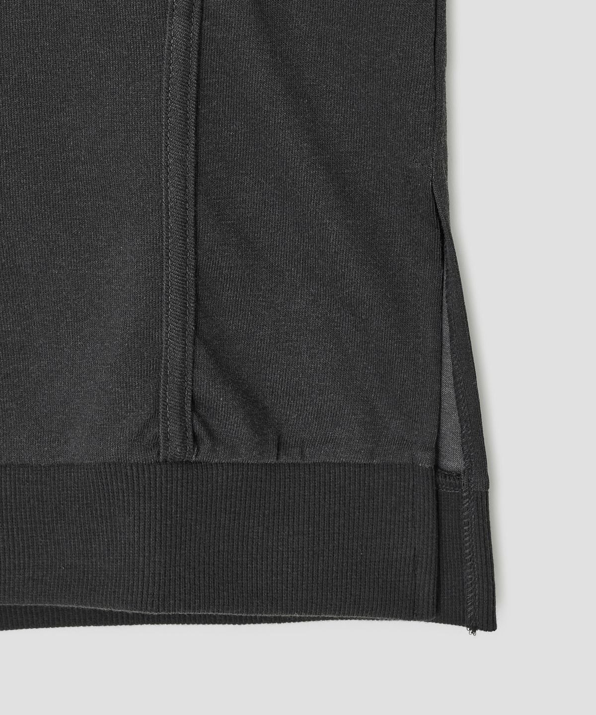 타입서비스(TYPESERVICE) Slit Cut Paneled Top [Charcoal]