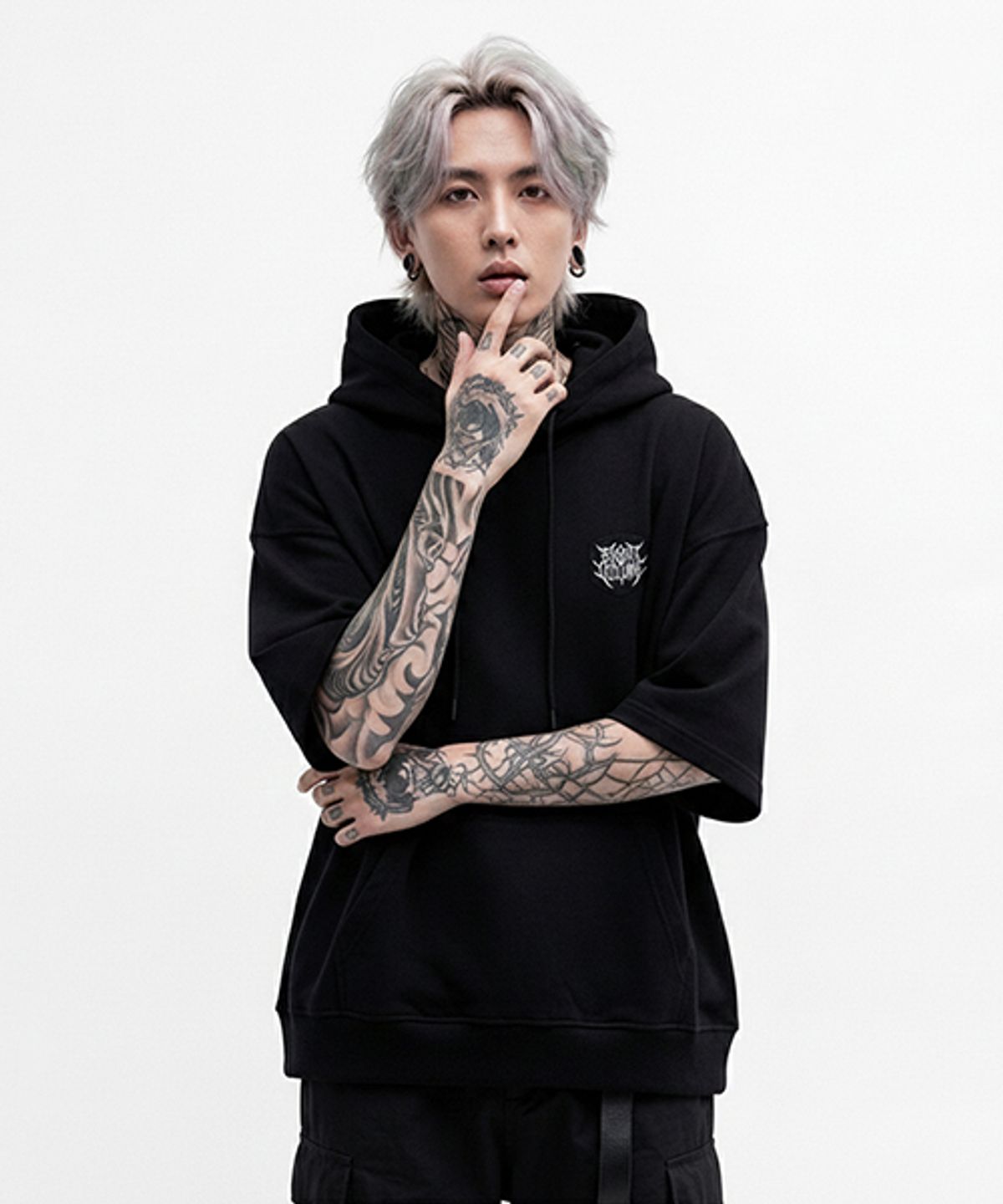 에잇볼륨(EIGHTVOLUME) EV 메탈 패치 오버핏 반팔후드 (블랙)